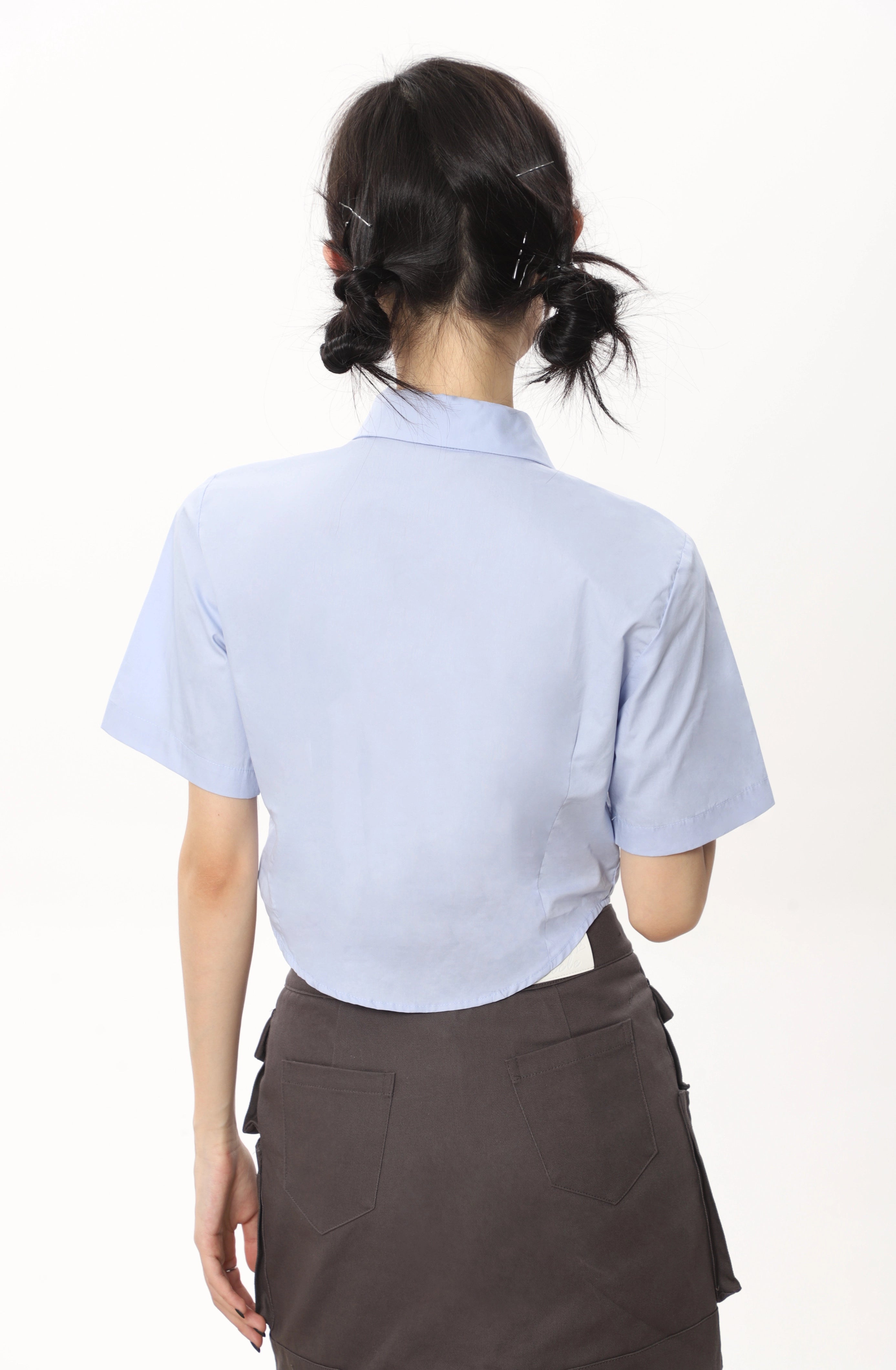 Weißes Kurzarmhemd mit Krawatten-JK-Stil