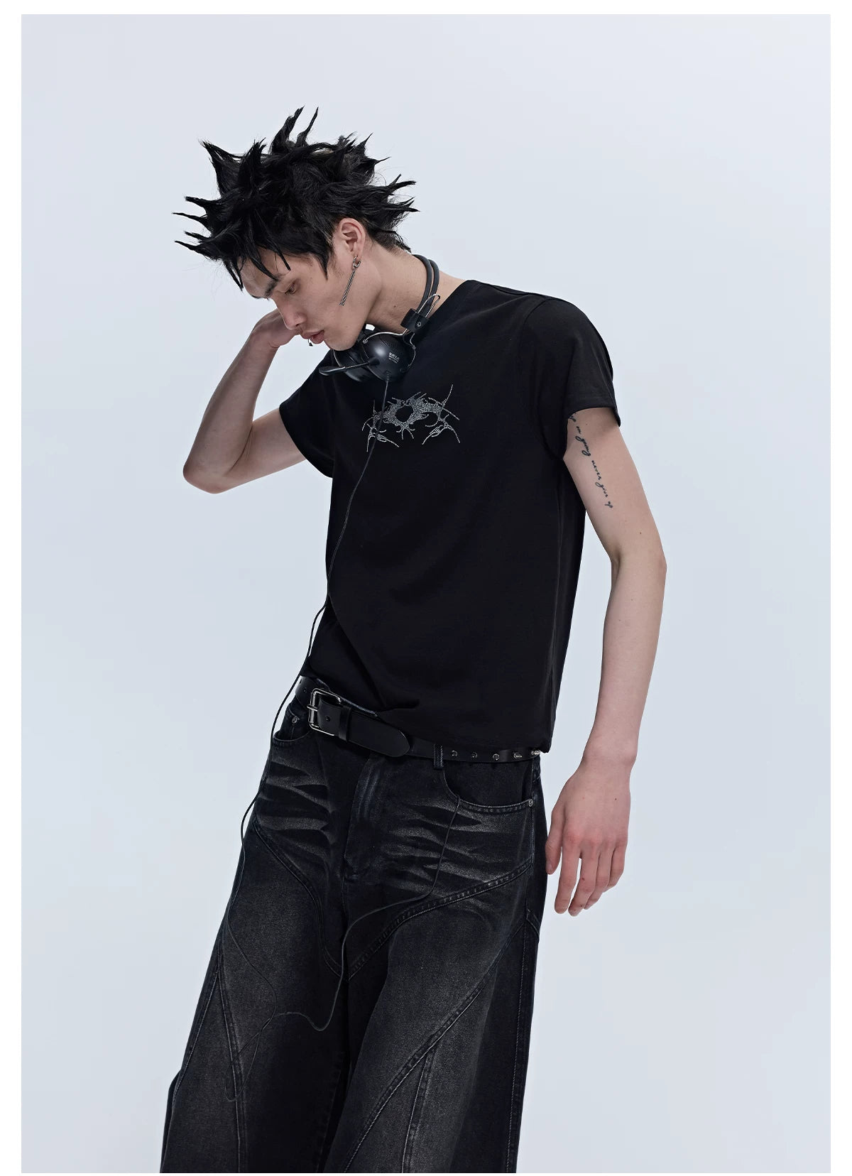 Nocturne Thorn Graphic Tee
