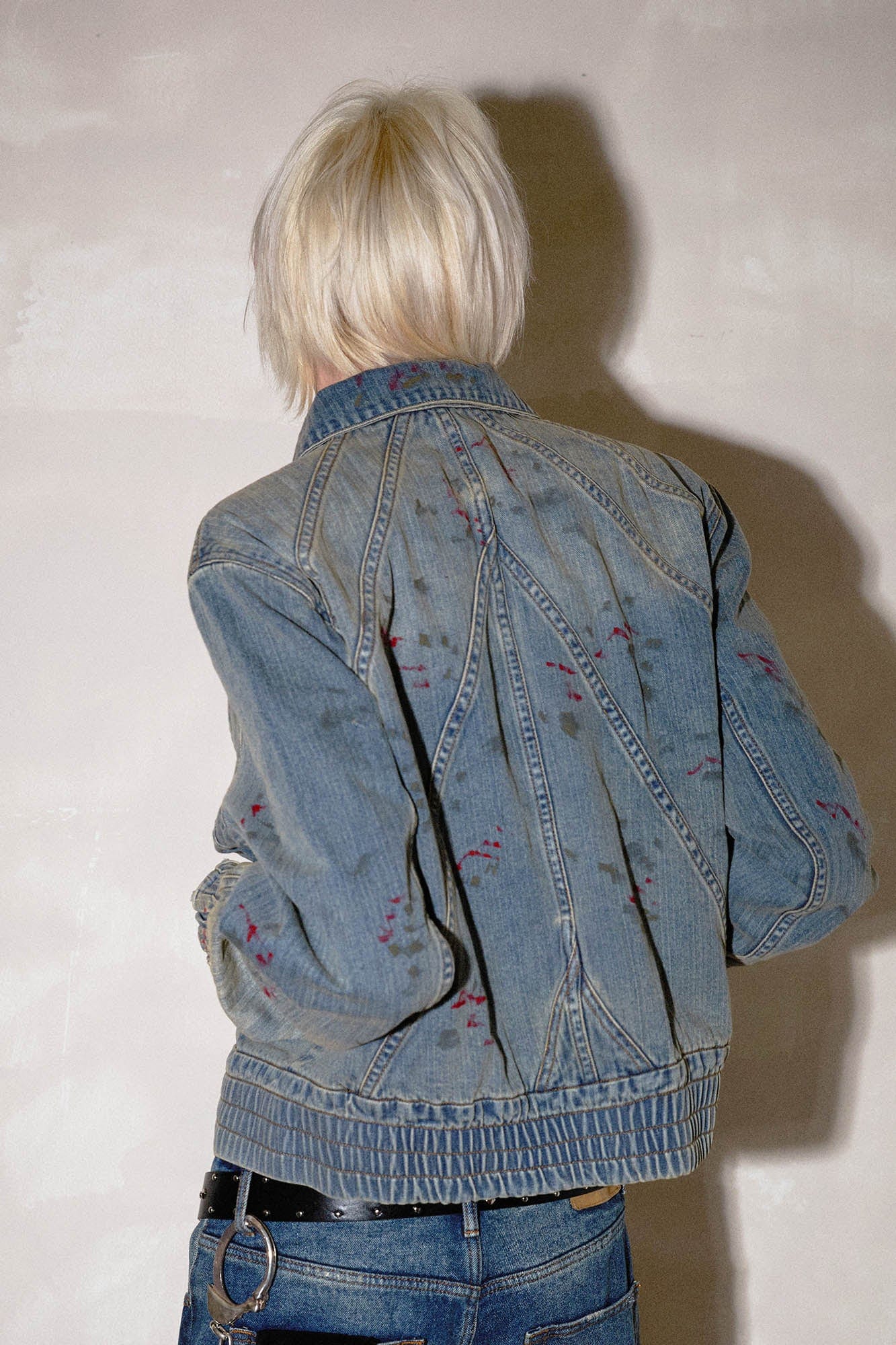 Bomber en jean de peinture éclaboussante