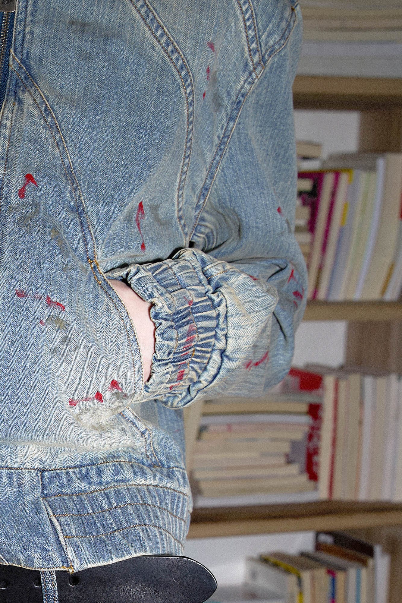Bomber en jean de peinture éclaboussante