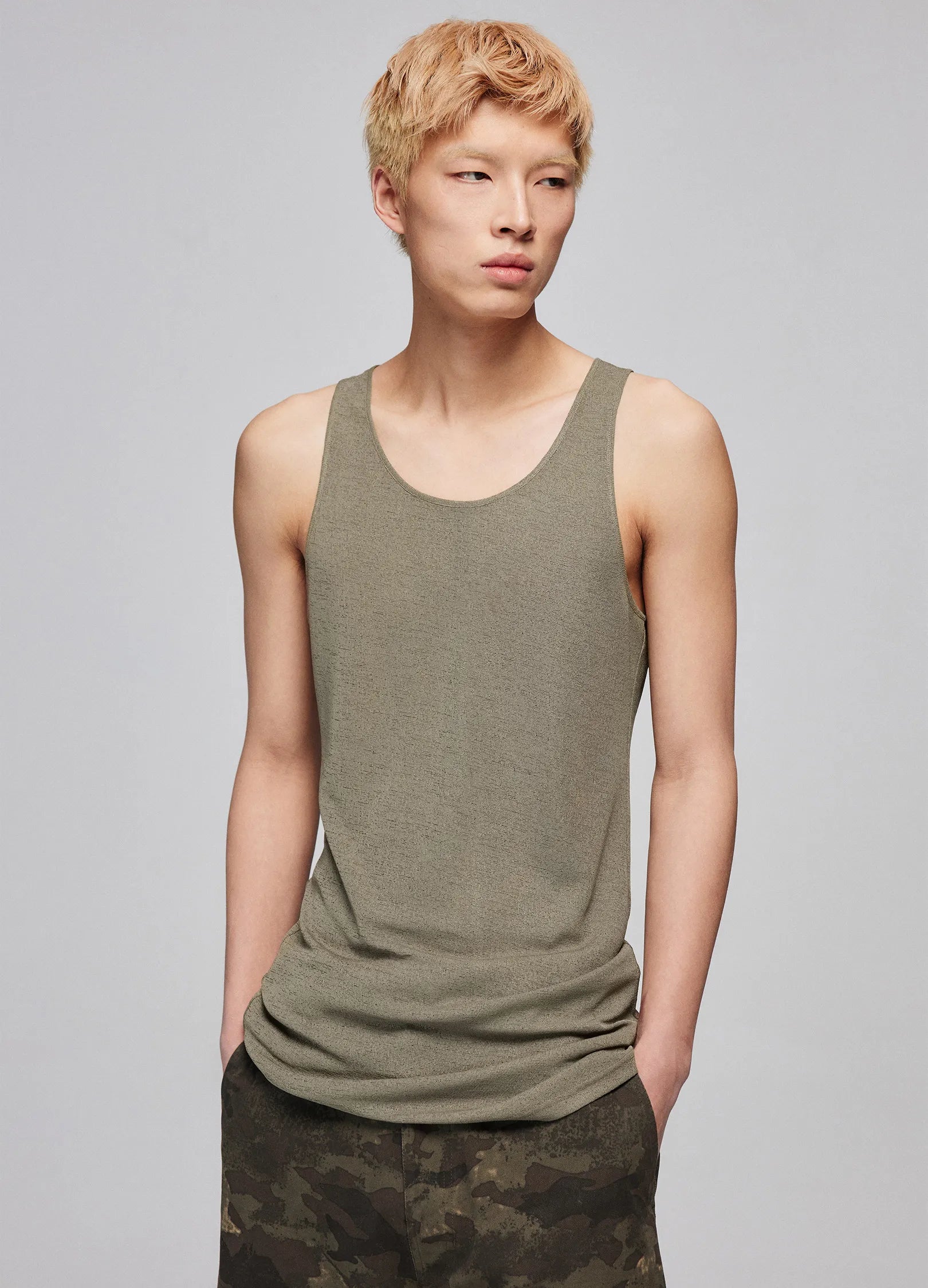 슬림 탱크 탑 남성