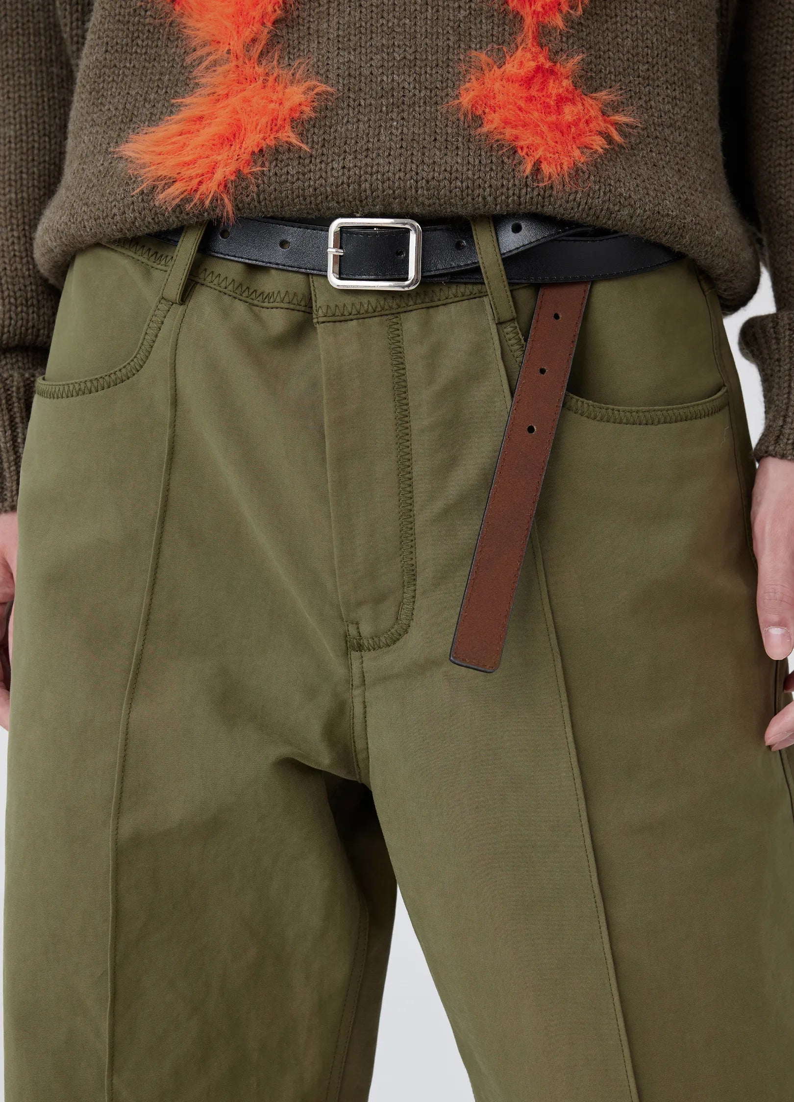 Pantalones de la costura delantera
