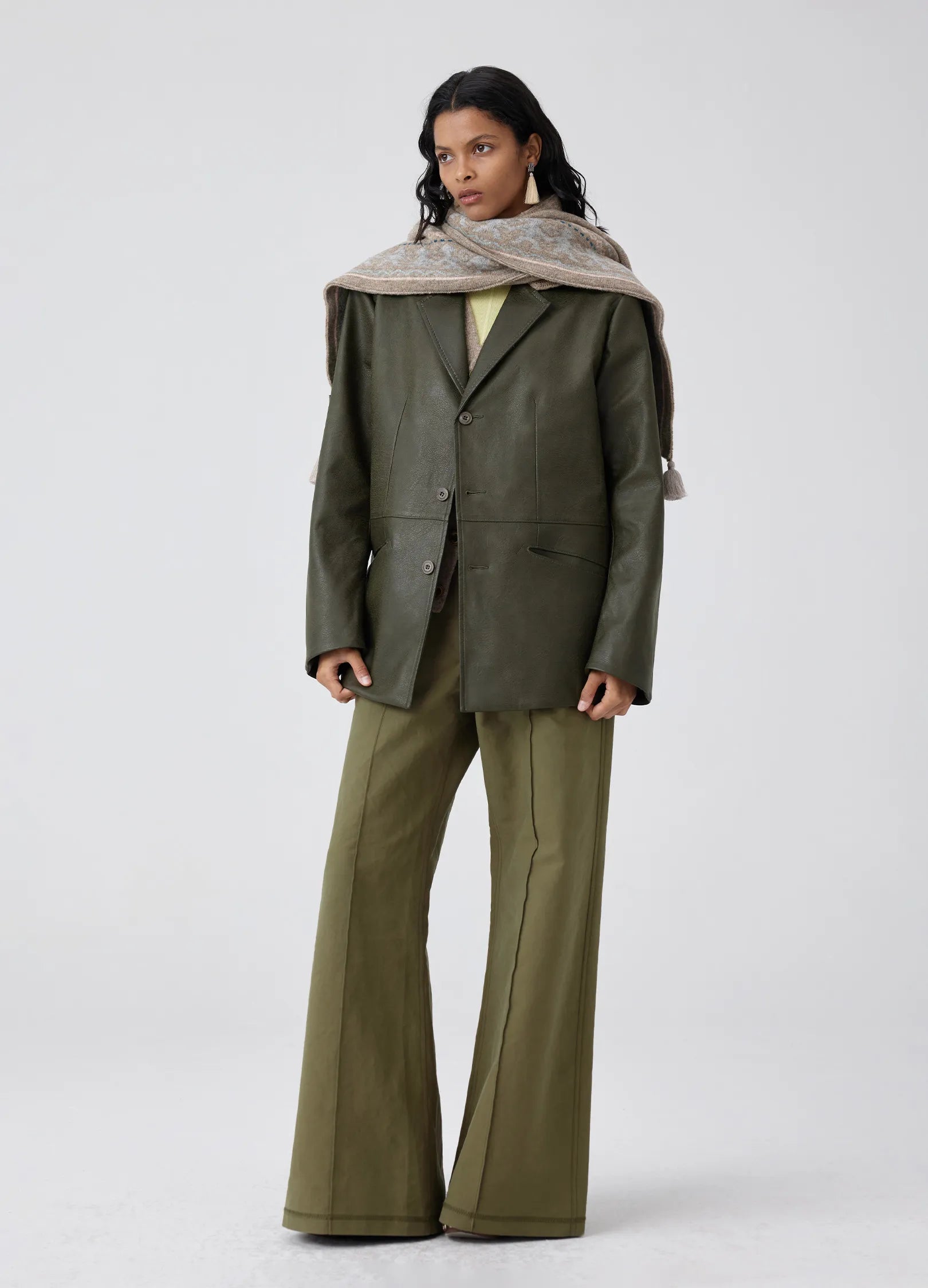 Pantalones de la costura delantera