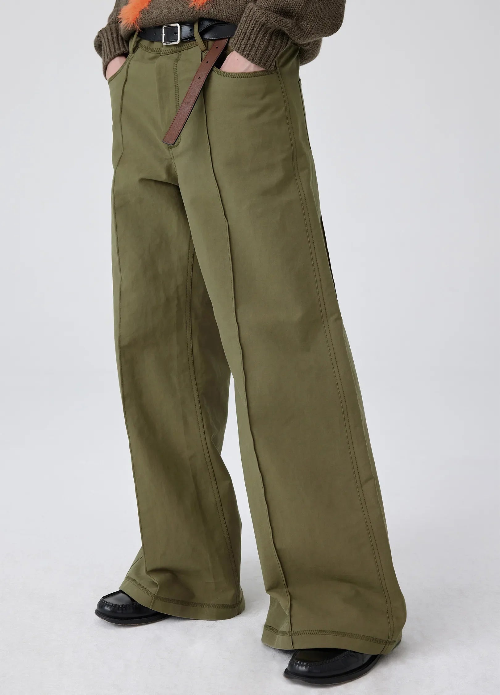 Pantalones de la costura delantera