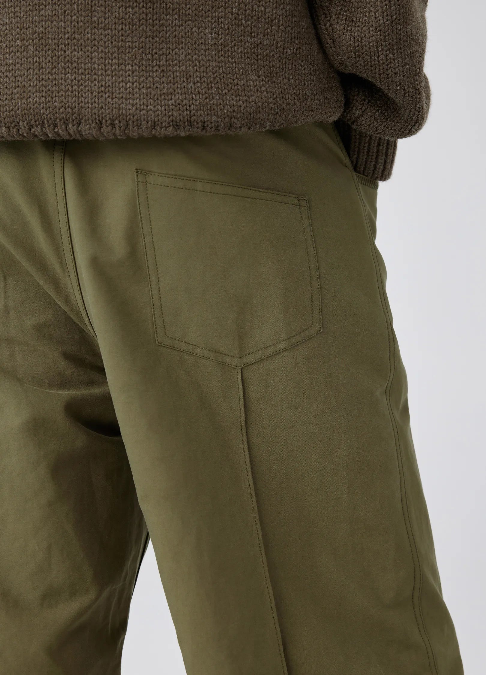 Pantalones de la costura delantera