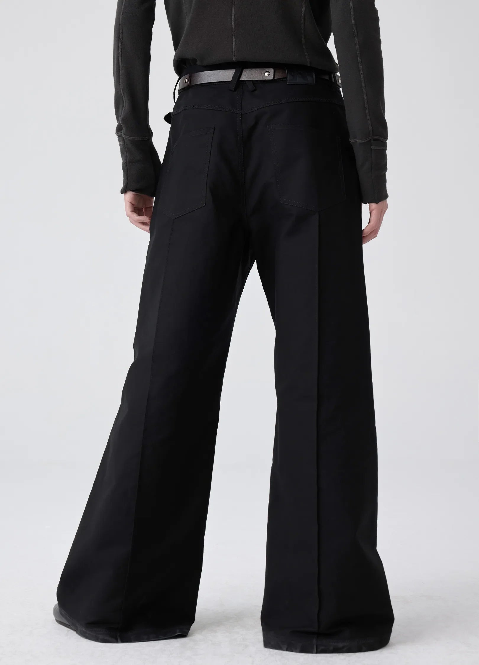 Pantalones de la costura delantera
