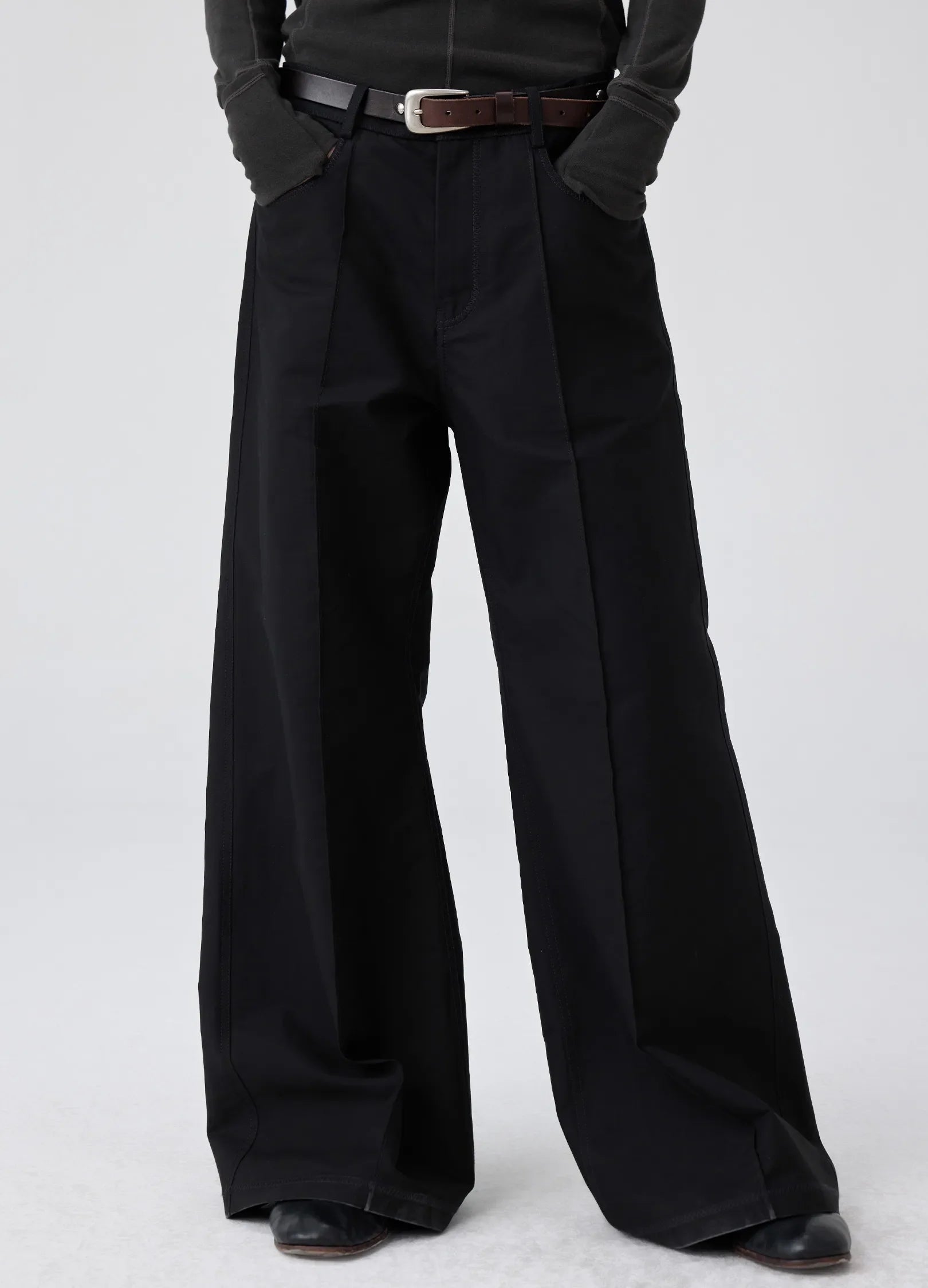 Pantalones de la costura delantera