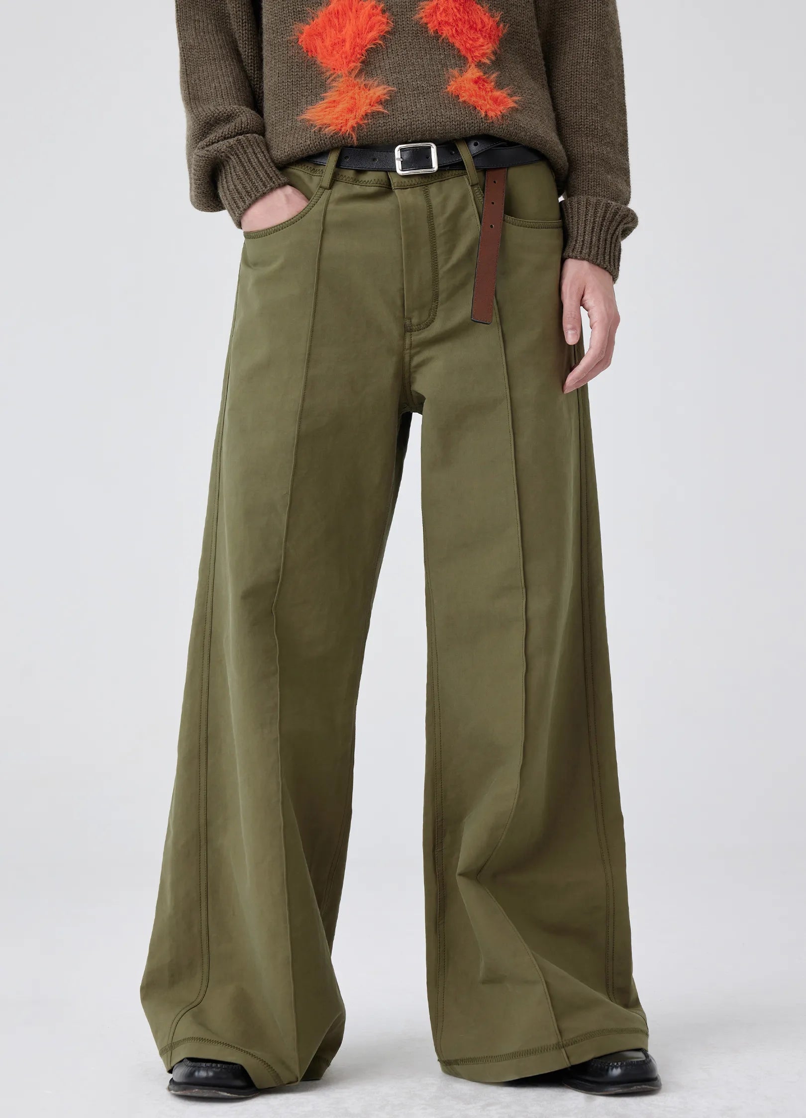 Pantalones de la costura delantera
