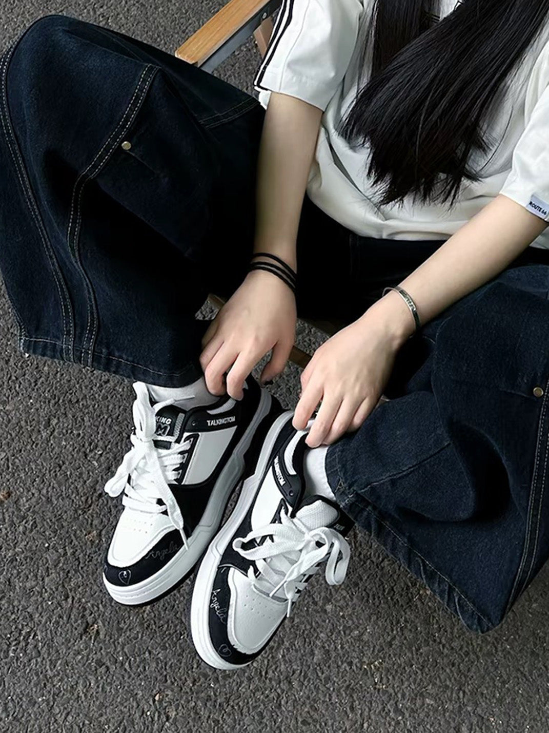 Anime Cat Graphic Low-Top Sneakers - View 2