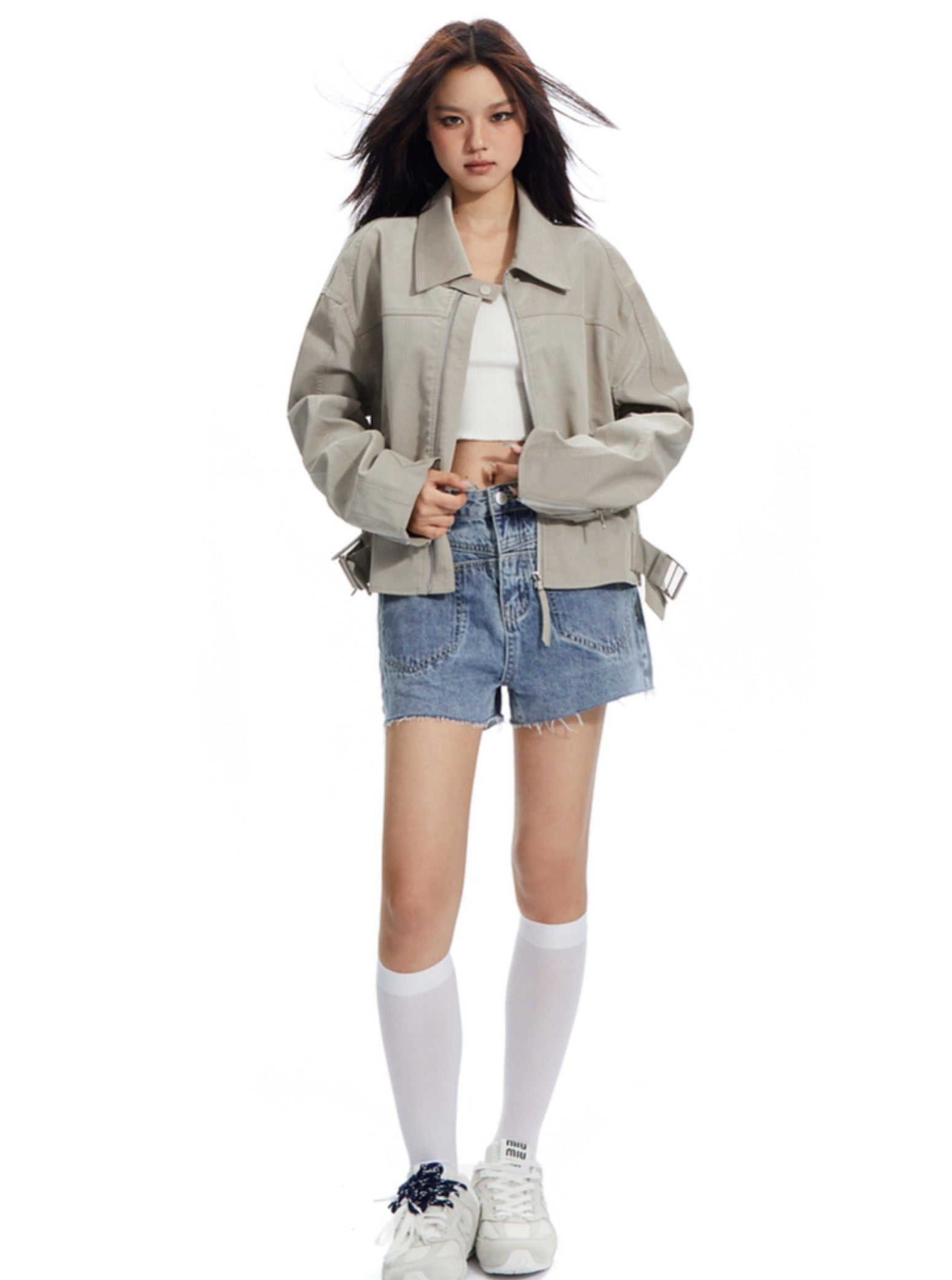 독특한 허리띠 디테일이 있는 하이웨이스트 데님 반바지