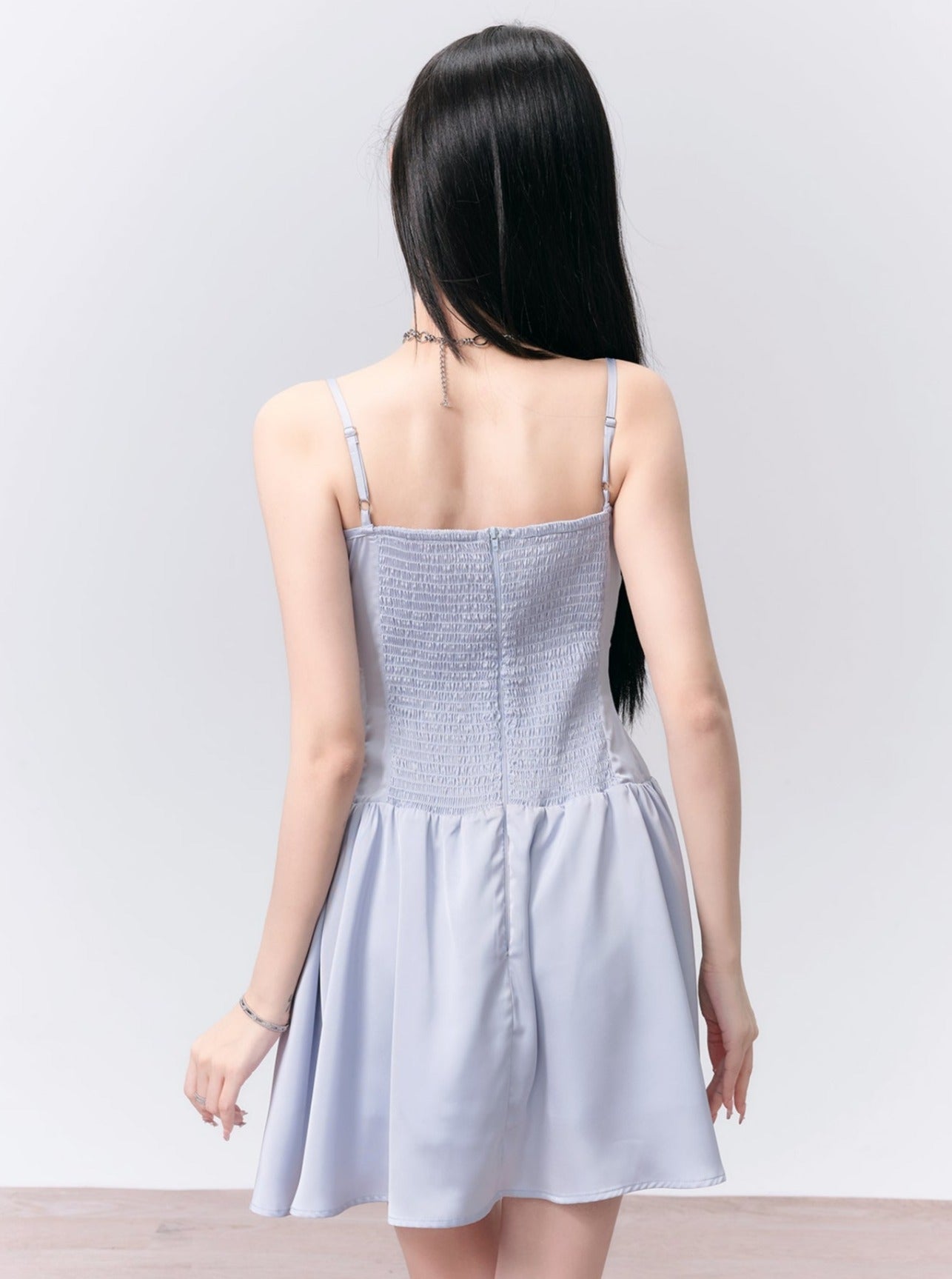 Mini vestido de correa de espagueti de corpiño