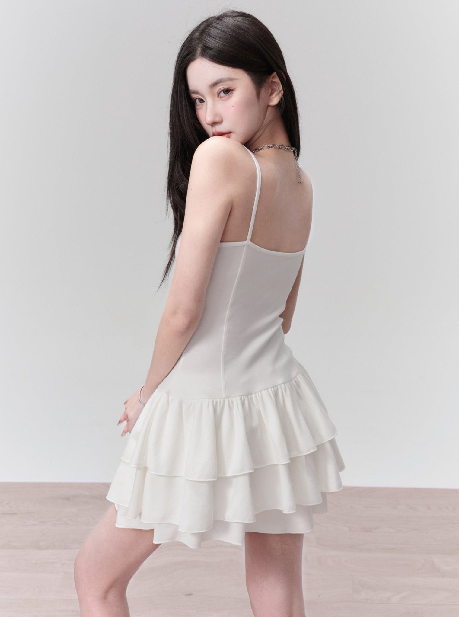 Corcha de espagueti con volantes blancos mini vestido con estampado de eslogan