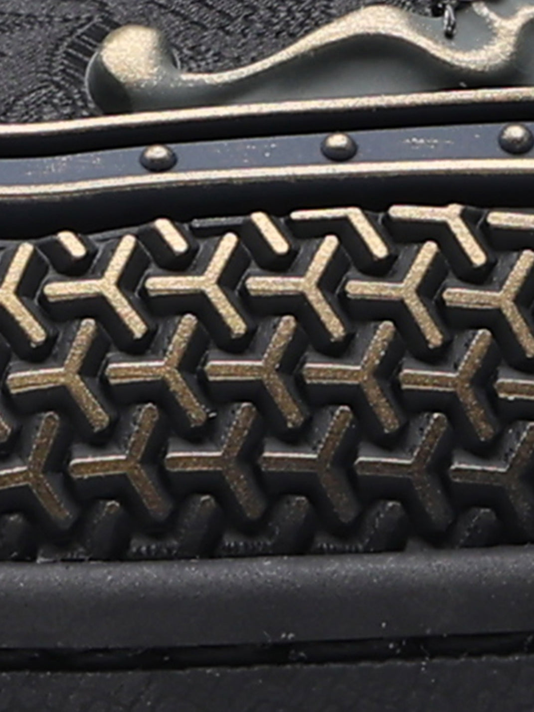 Black Dragon Embroidered Low-Top Sneakers - View 9