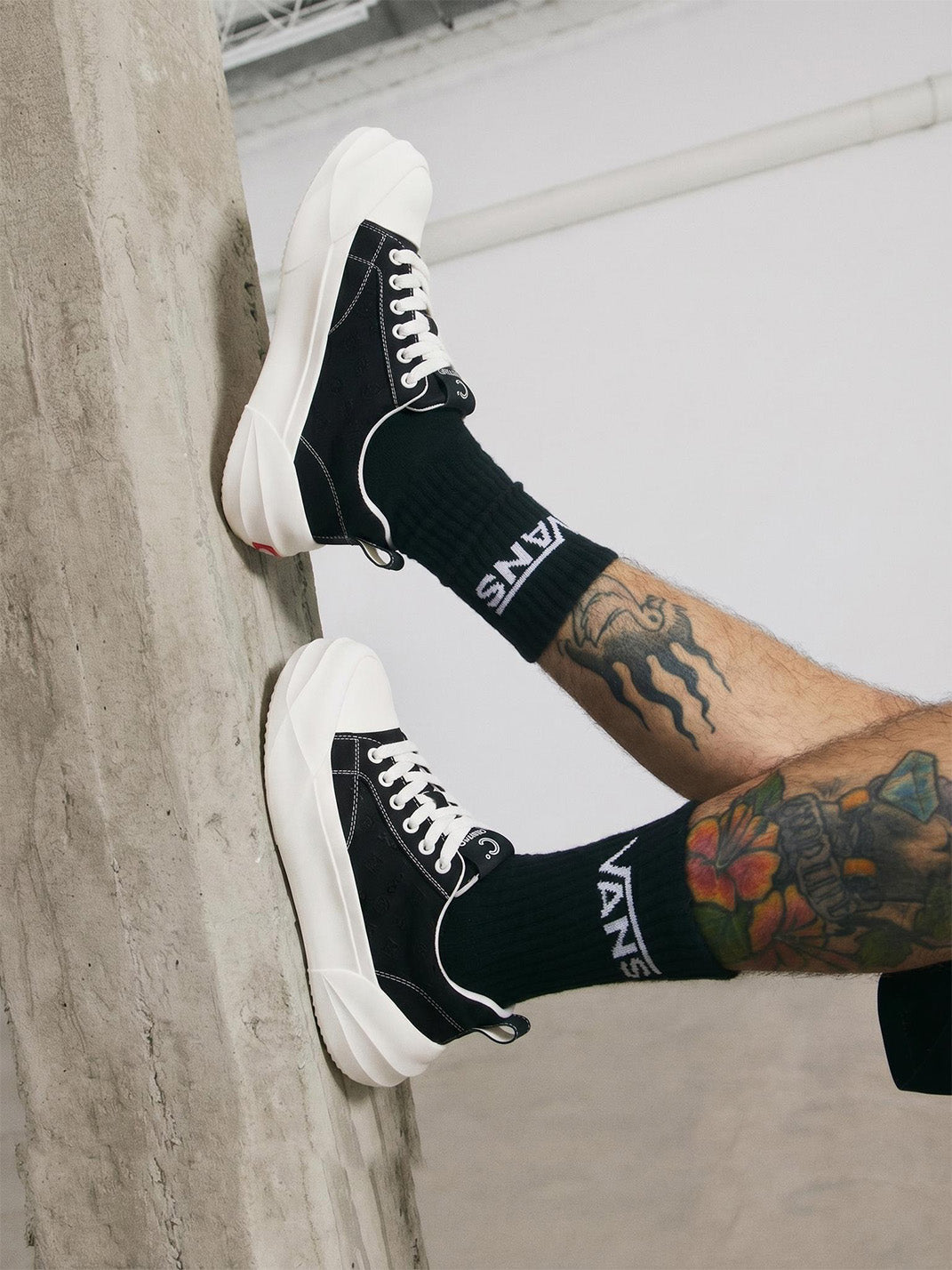 Black Geometric-Sole Platform Sneakers - View 4