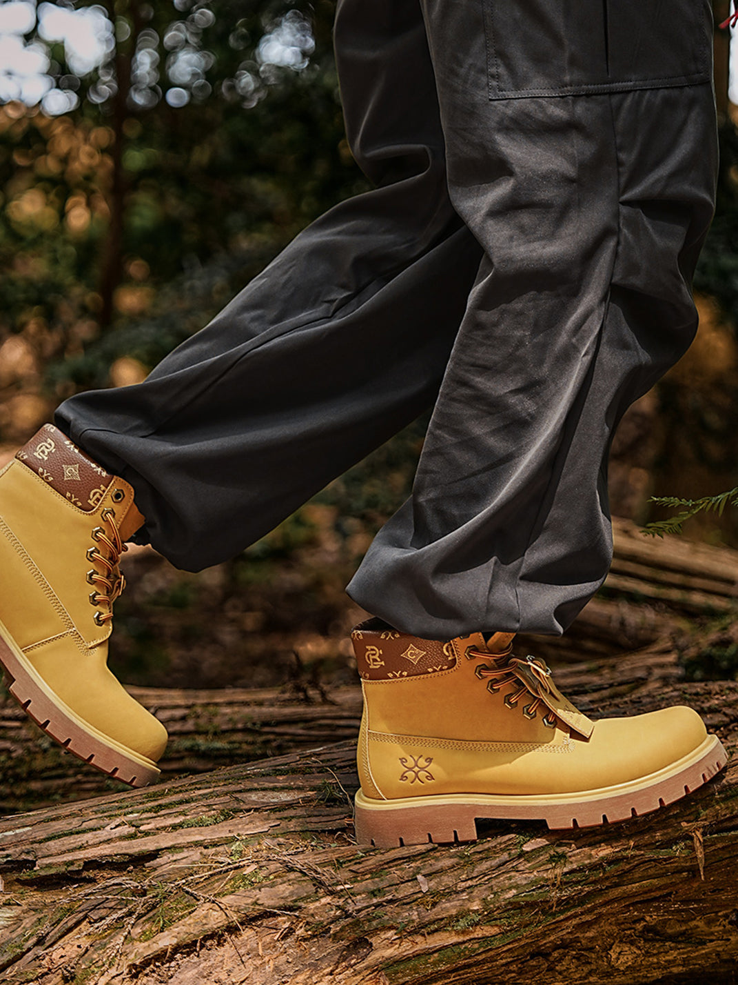 Wheat Contrast-Stitch Lug-Sole Work Boots - View 11