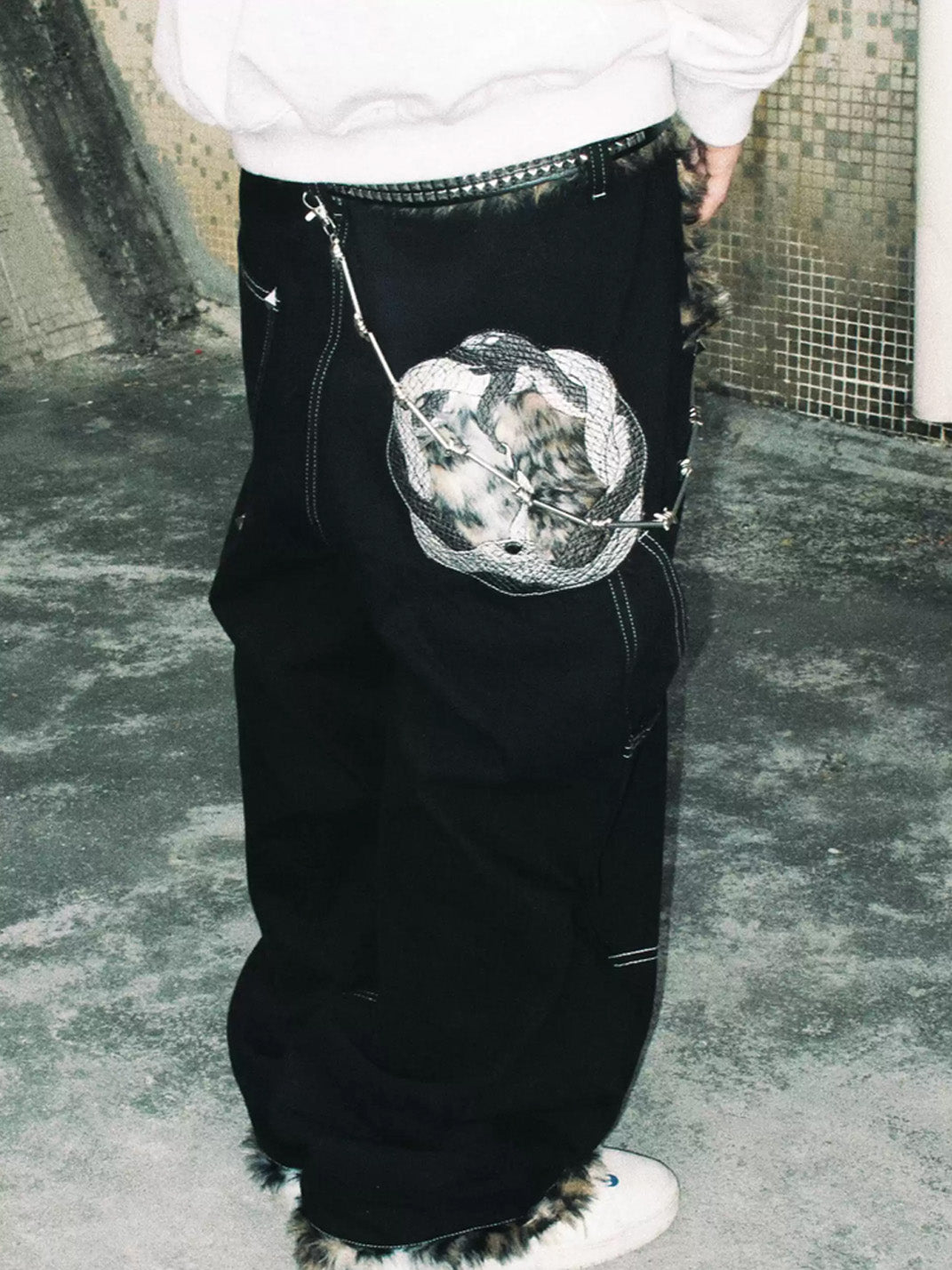 Animal-Trim Contrast-Stitch Baggy Jeans — product view 4