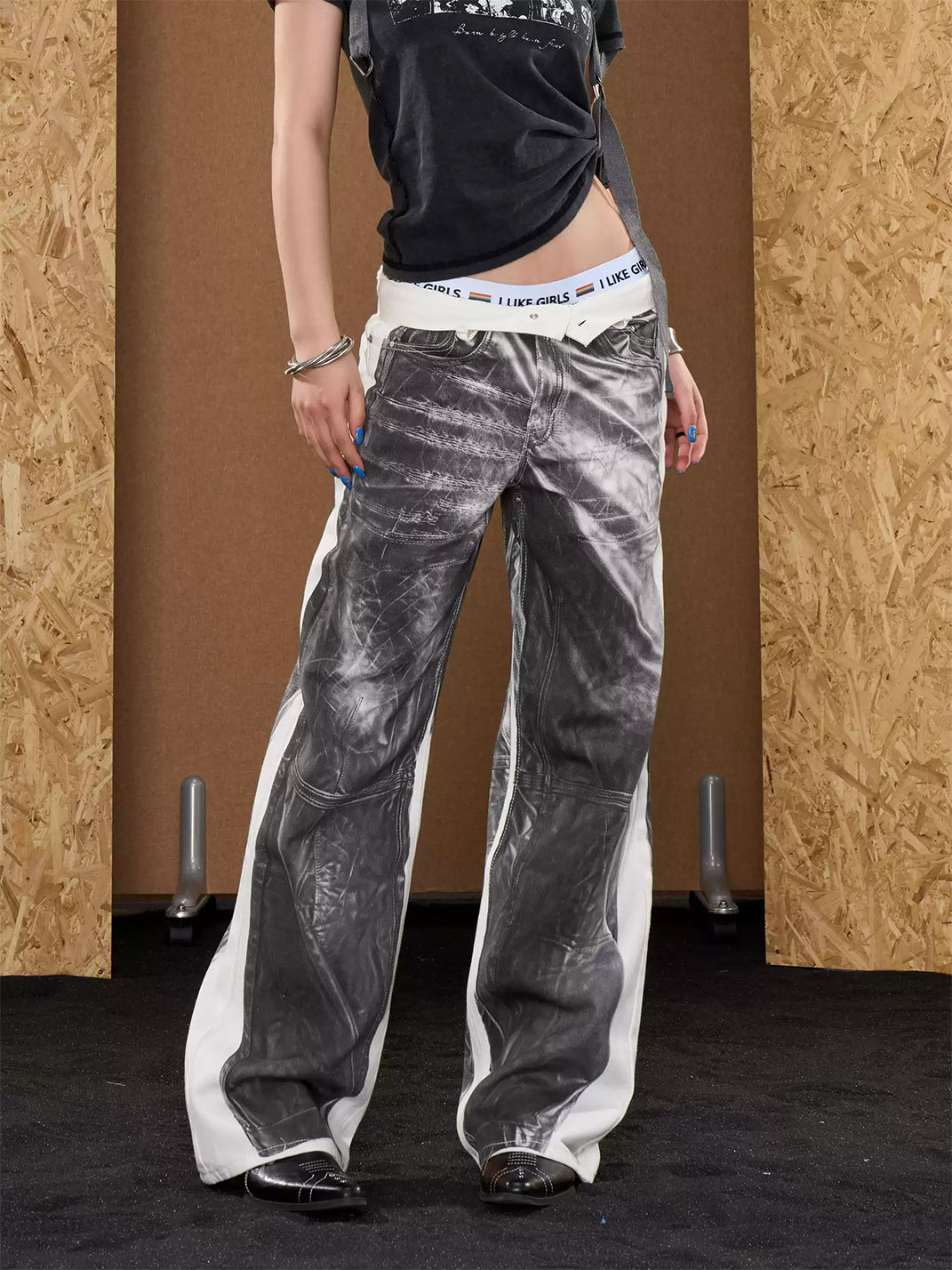 Monochrome Print Low-Rise Panel Jeans — product view 5