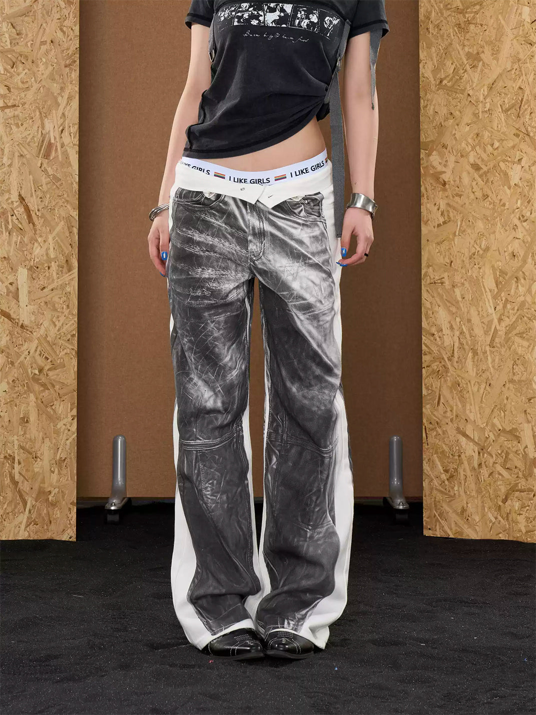 Monochrome Print Low-Rise Panel Jeans — product view 6