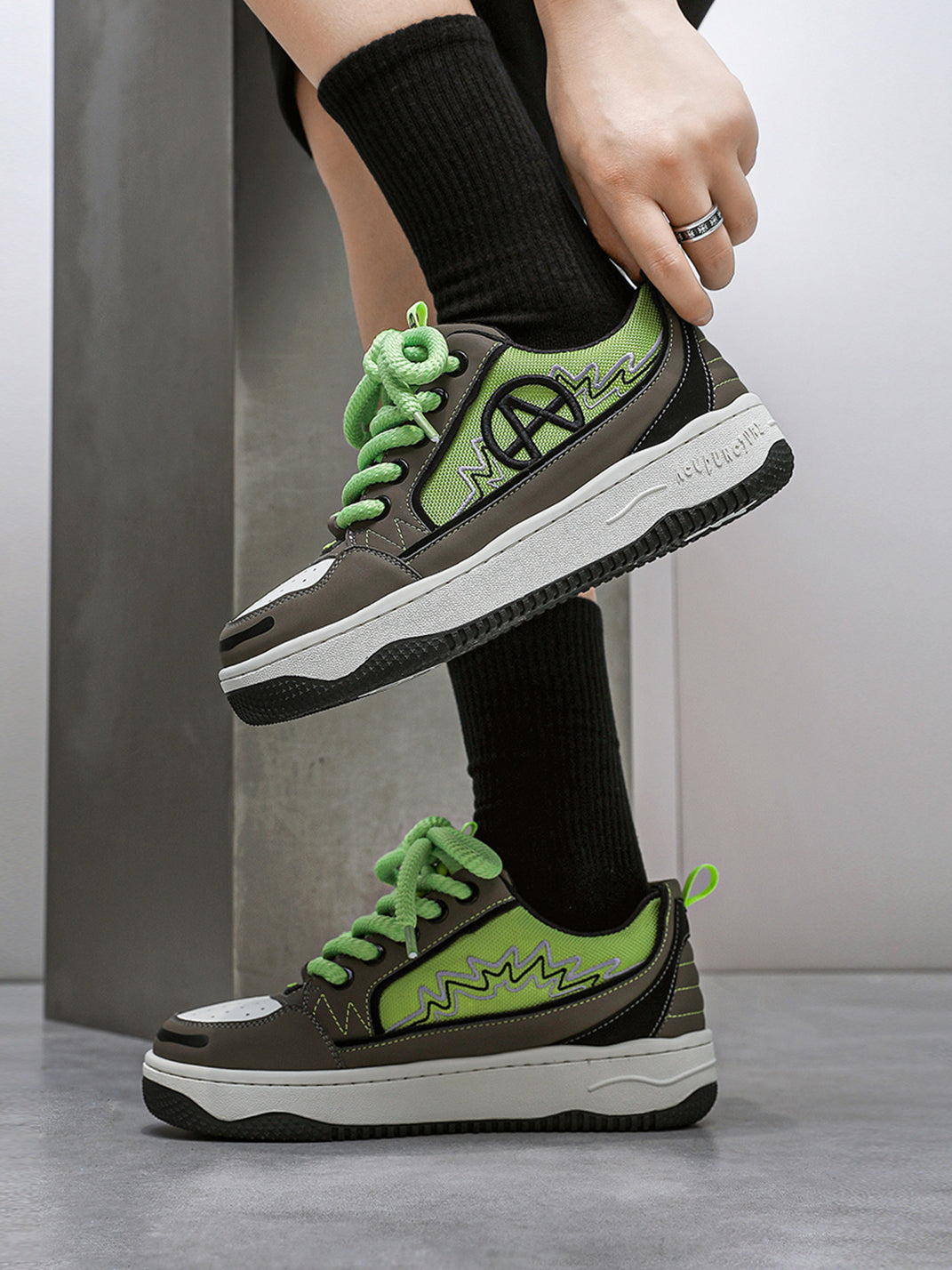 Colorblock Graphic Skate Sneakers - View 3