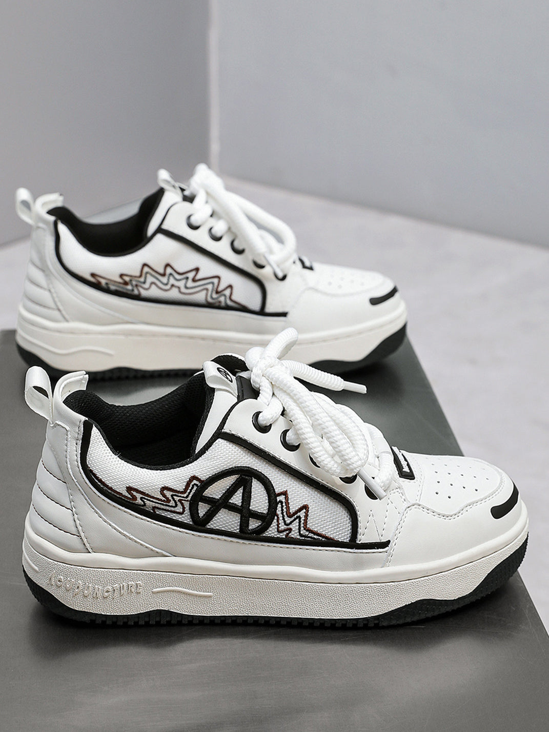 Colorblock Graphic Skate Sneakers - View 24