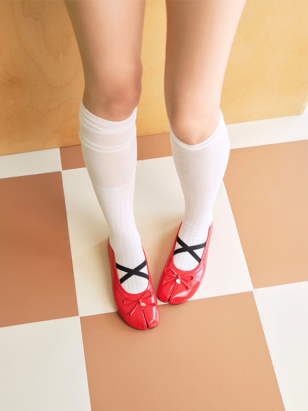 Glossy Split-Toe Strap Ballet Flats - View 3