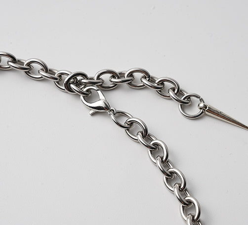 Croix à double couche et collier de pointe