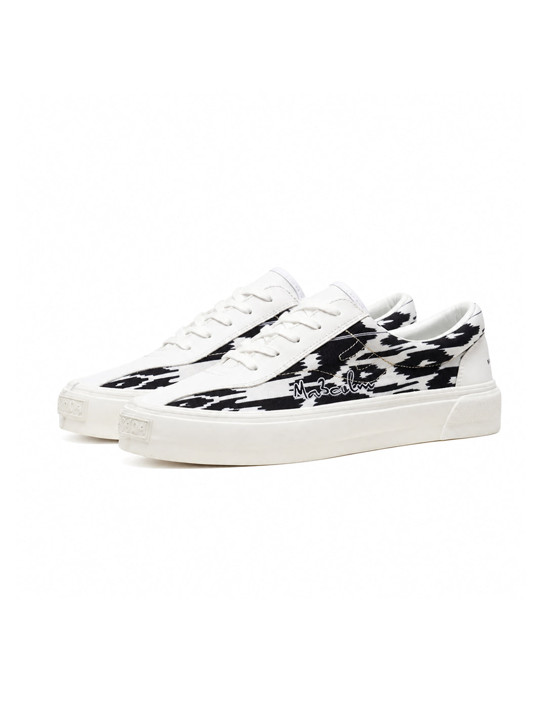 Etles Graphic Low-Top Skate Shoes - View 2