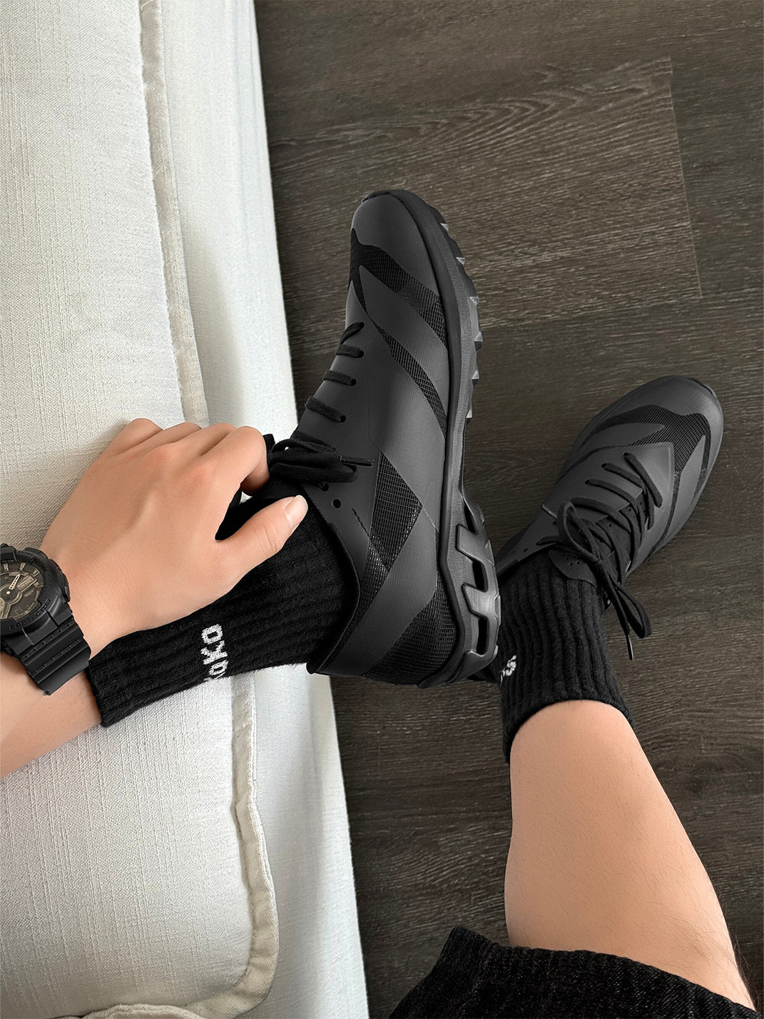 Arch-Support Elastic Low-Profile Sneakers - View 3