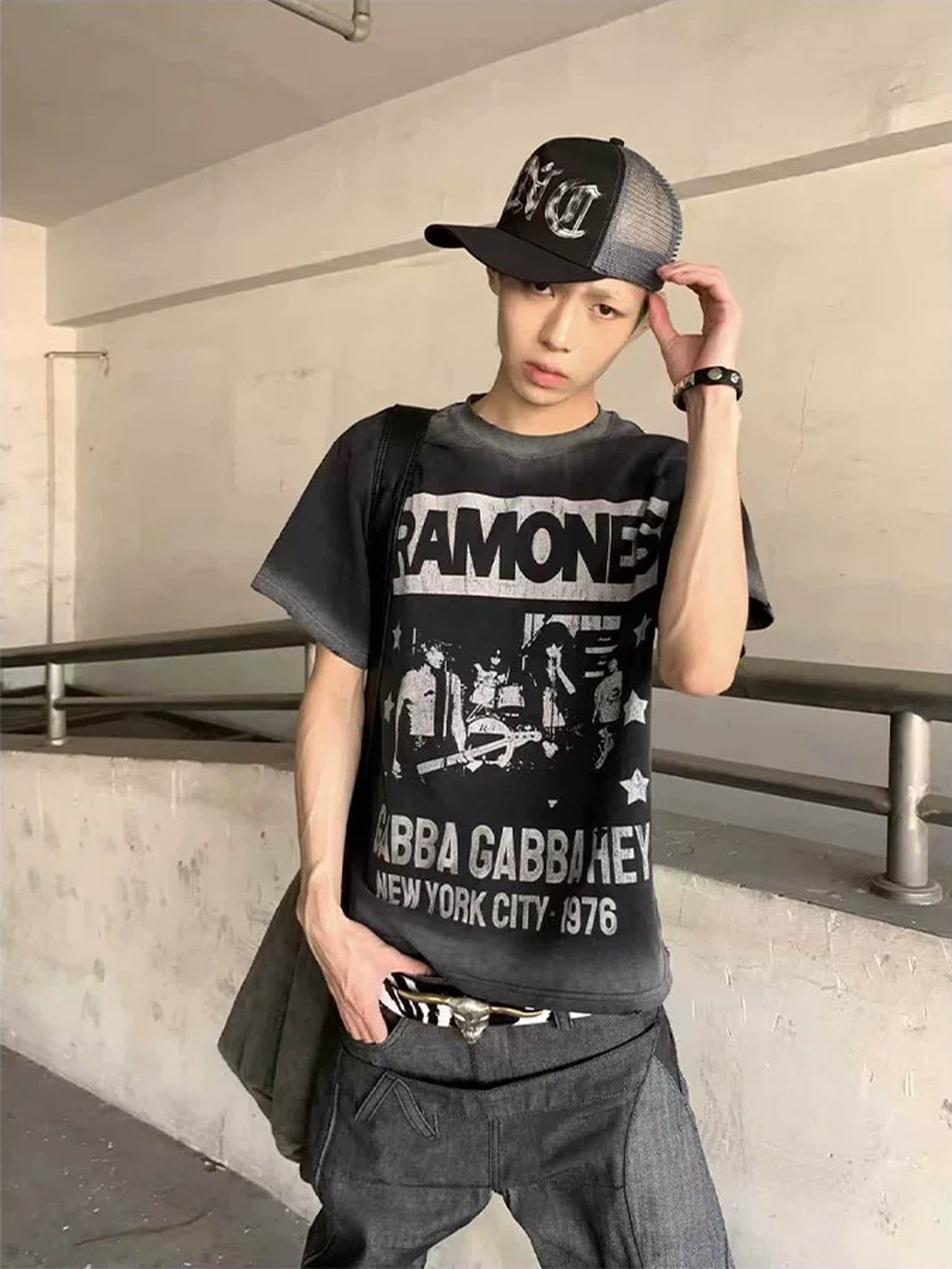 Gothic-Logo Mesh Trucker Cap - View 9