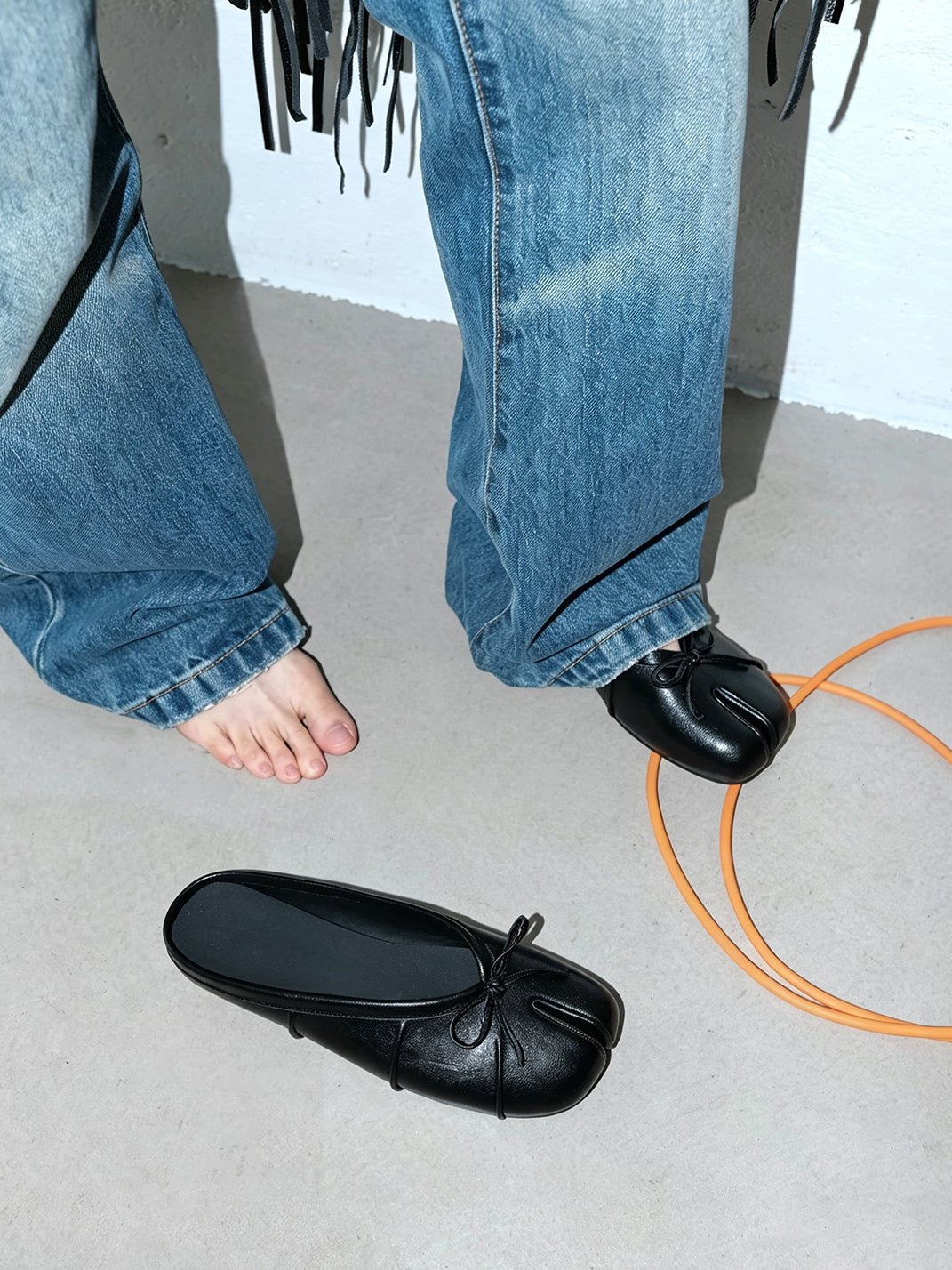Bow-Strap Tabi-Toe Slip-On Mules - View 2