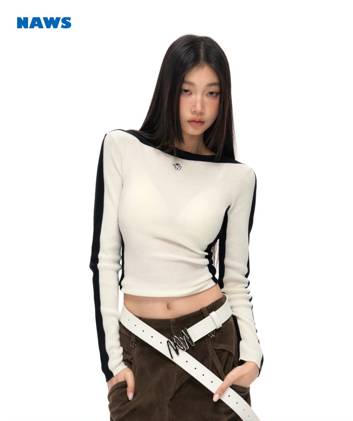 스트라이프 숄더 피팅 크롭 스웨터