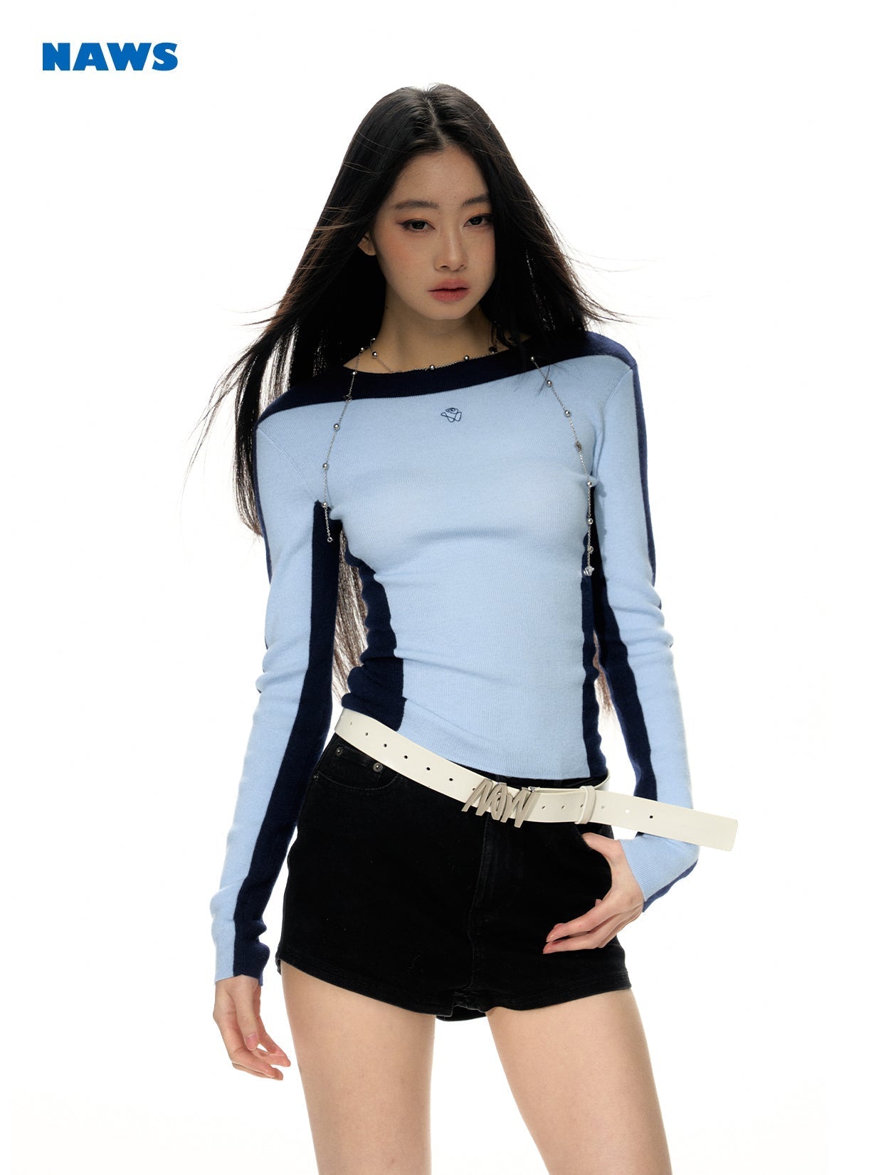 스트라이프 숄더 피팅 크롭 스웨터