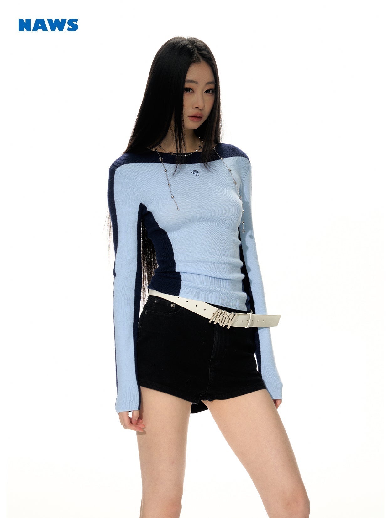 스트라이프 숄더 피팅 크롭 스웨터