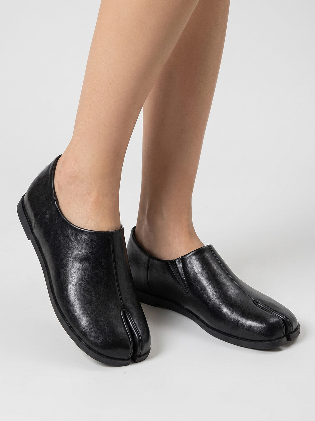Split-Toe Leather Minimalist Loafers - View 5