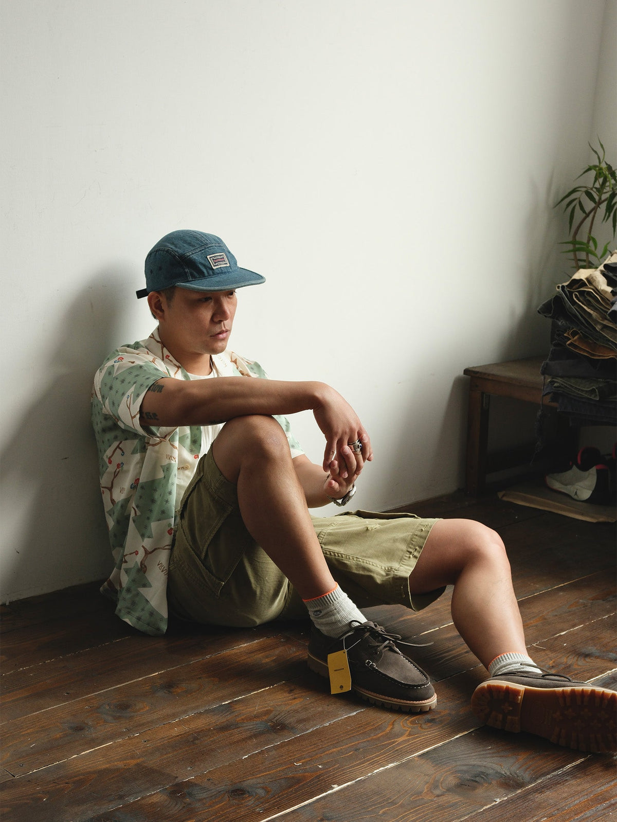Washed Utility Pocket Cotton Cargo Shorts - detail or styled view 5