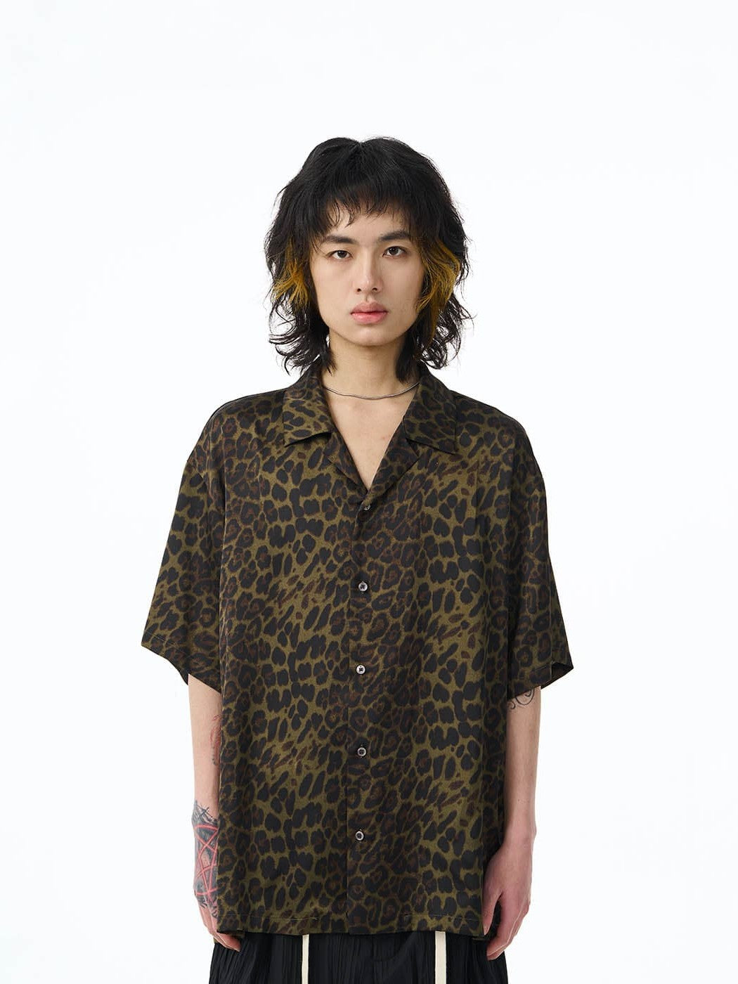Chemise à manches courtes imprimées à imprimé vert olive vert