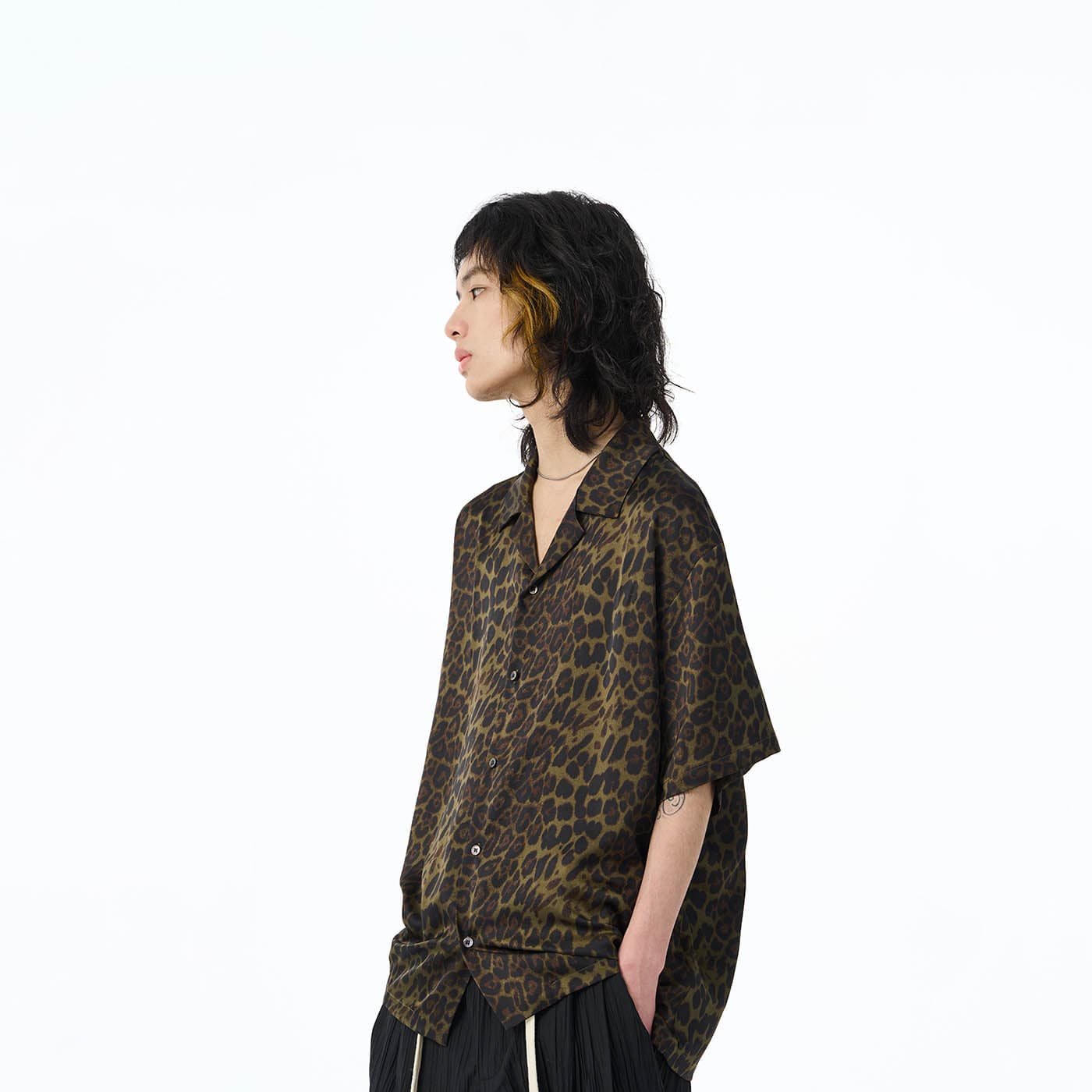 Chemise à manches courtes imprimées à imprimé vert olive vert