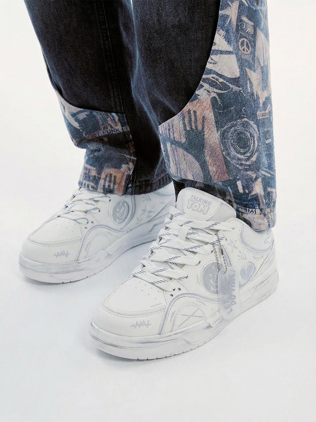 Heart-Graphic Contrast-Panel Low-Top Sneakers - View 10