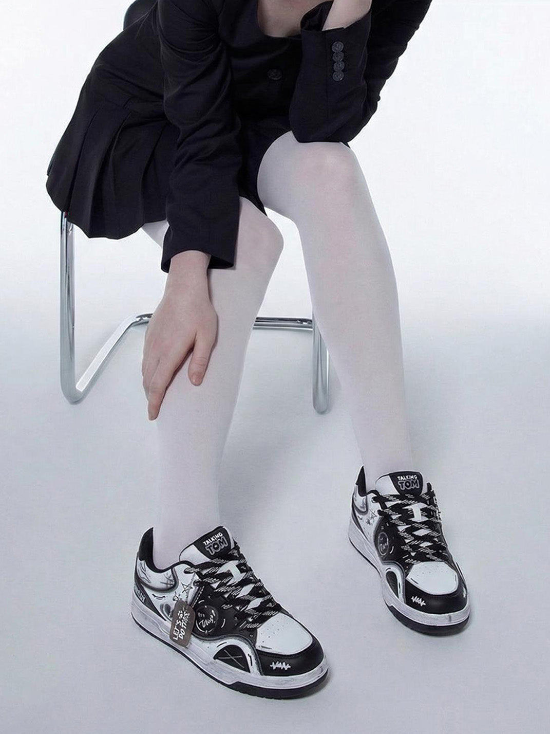 Heart-Graphic Contrast-Panel Low-Top Sneakers - View 14