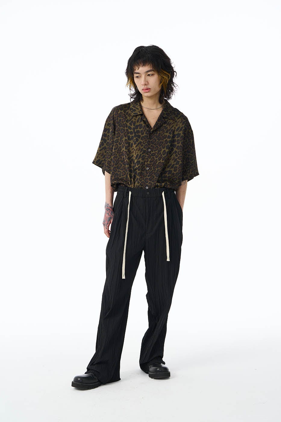 Chemise à manches courtes imprimées à imprimé vert olive vert