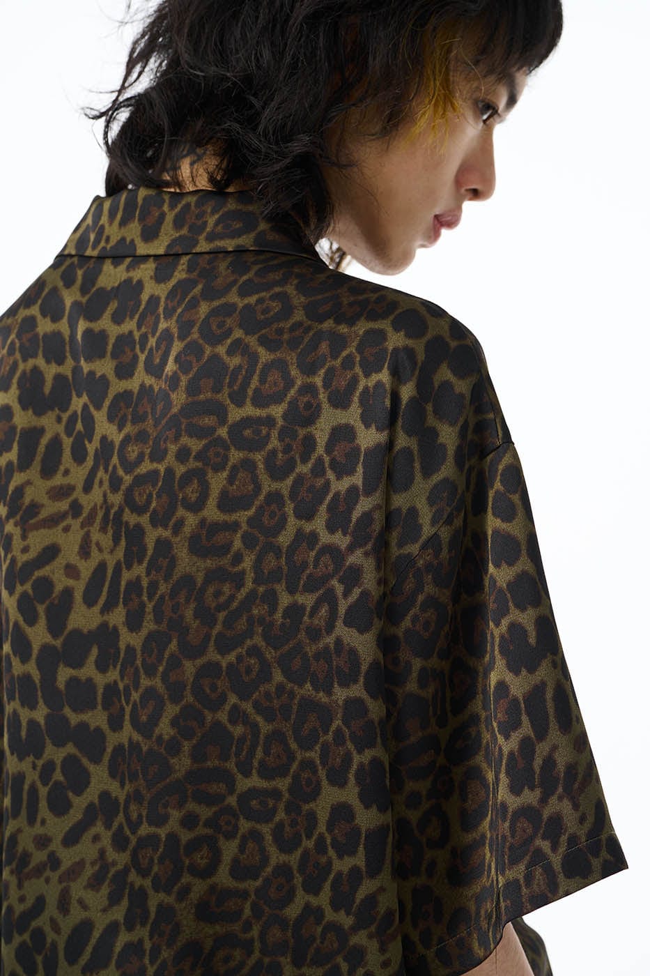 Chemise à manches courtes imprimées à imprimé vert olive vert