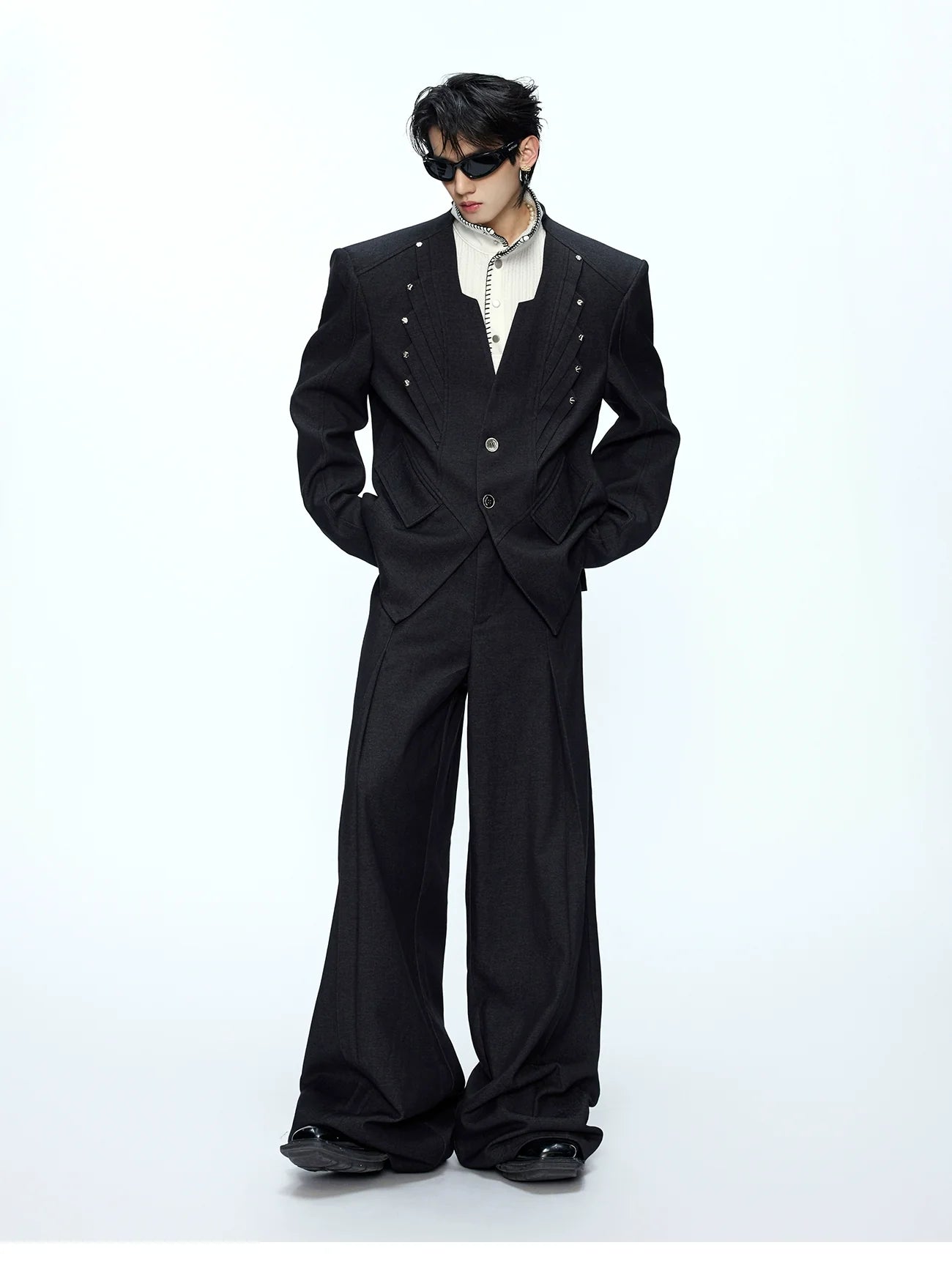 How to style wide-leg pants in 2026 with an oversized black wide-leg suit