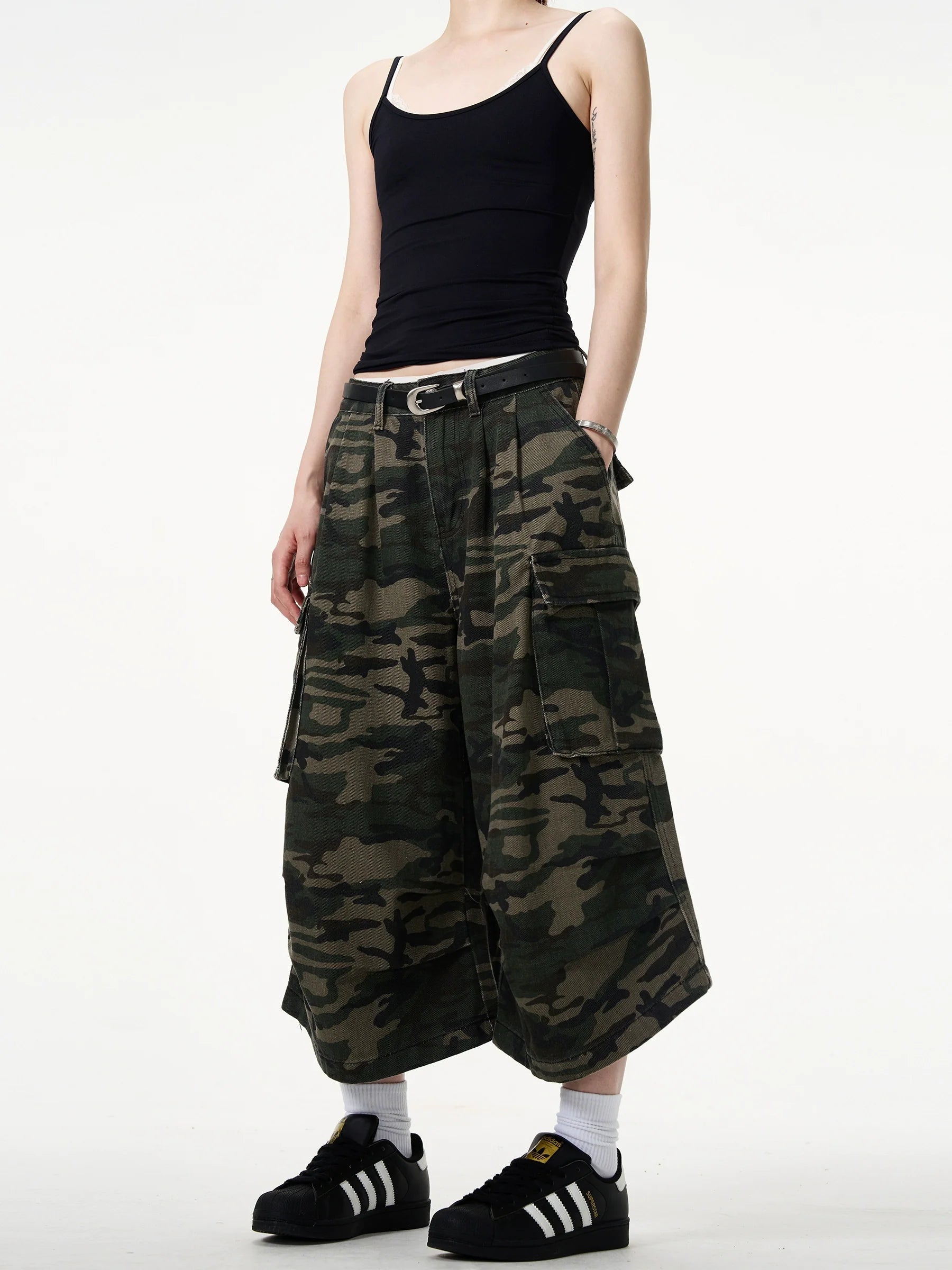 Camo cargo pants streetwear outfit ideas from Chiclara