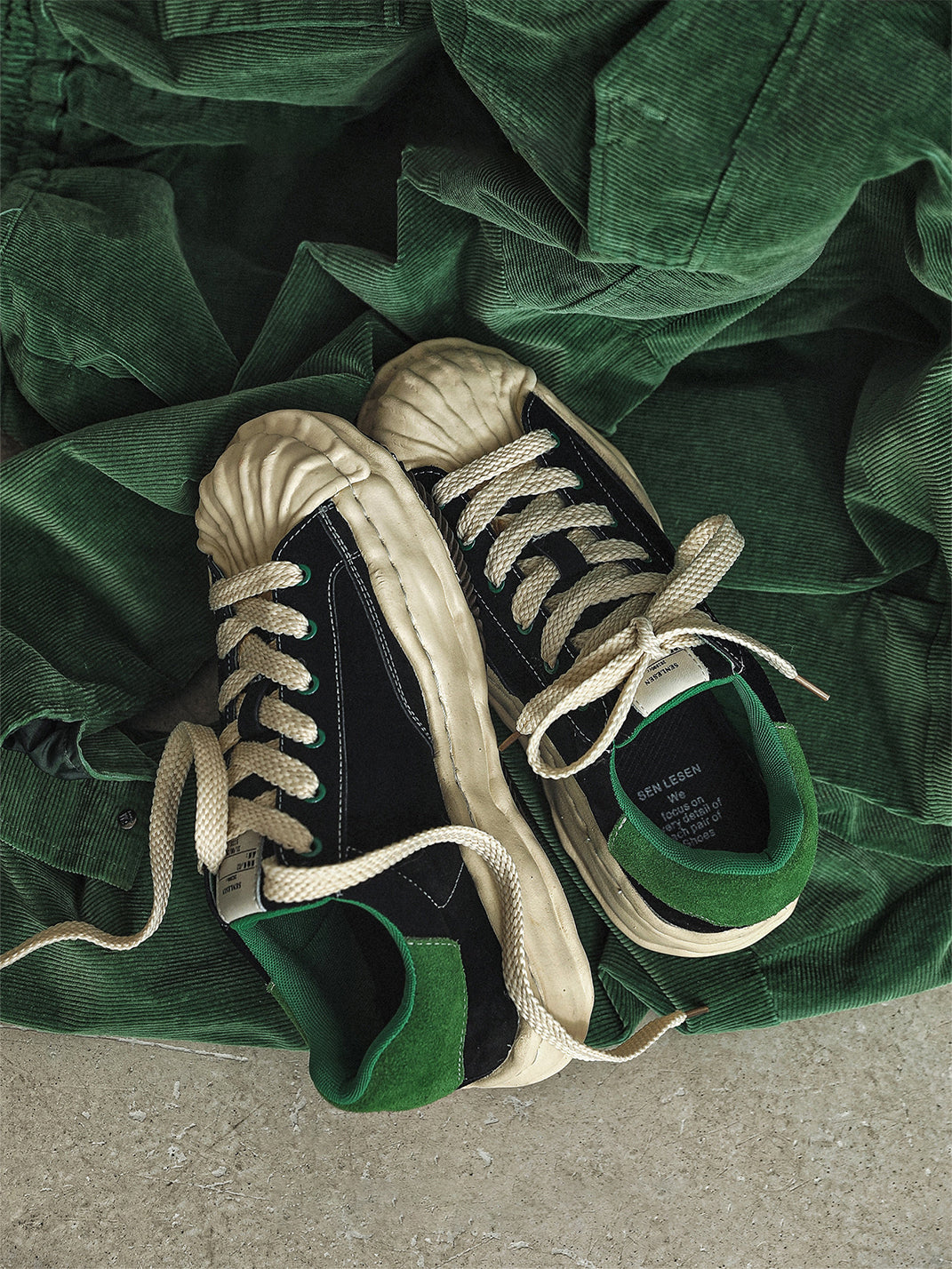 Black & Green Wavy Sole Shell-Toe Sneakers