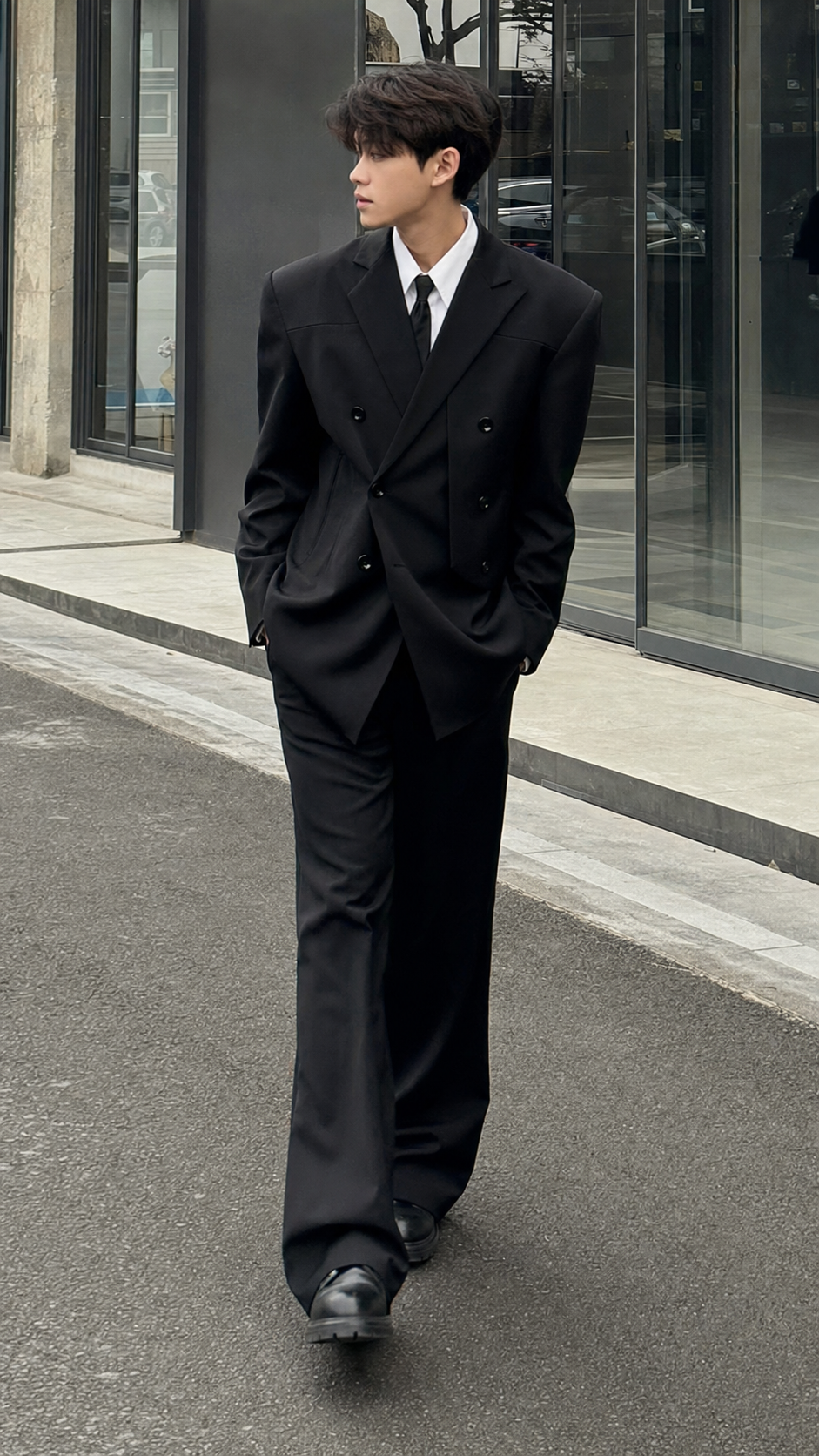 Oversized Double-Breasted Suit showcase 1