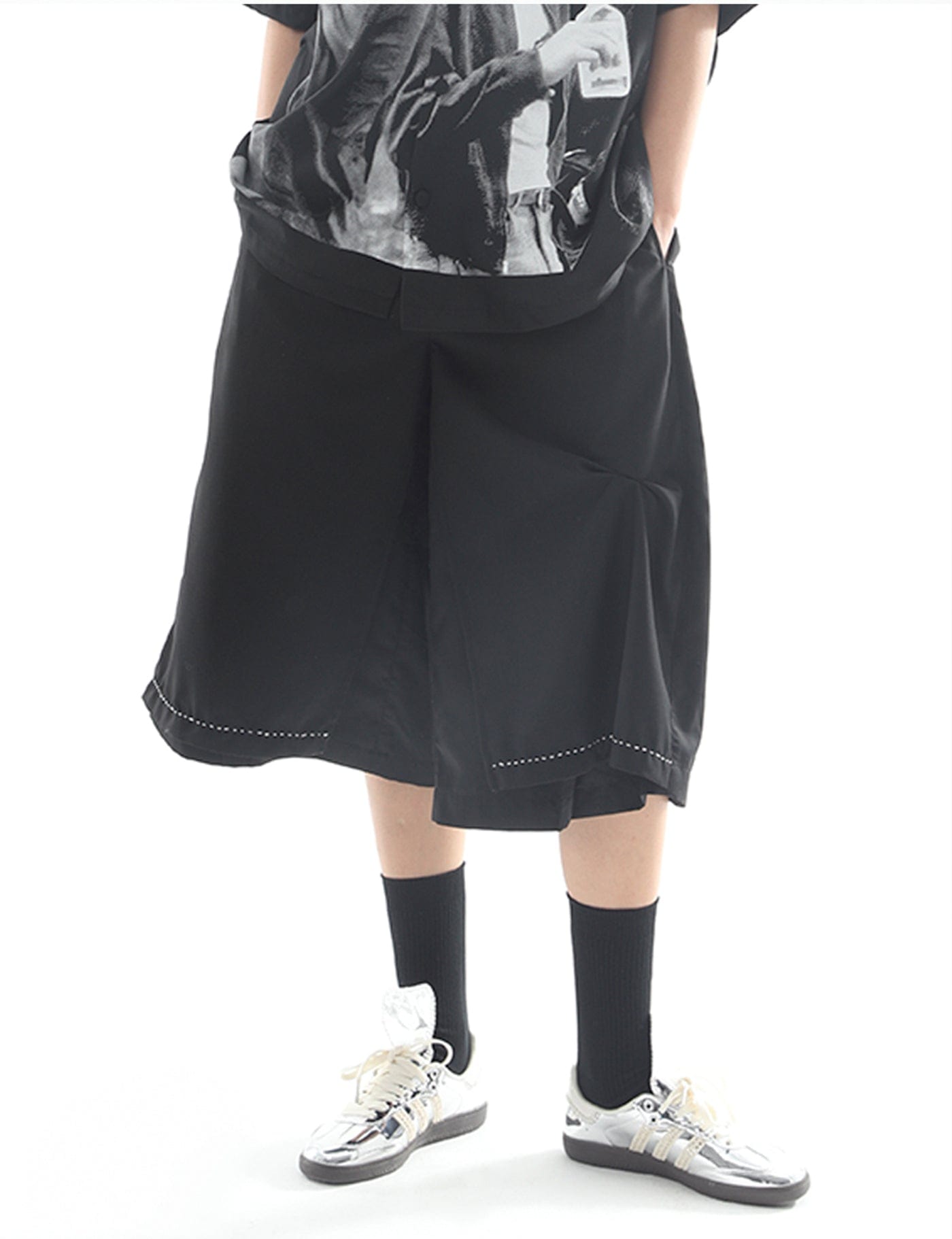 Wide-Cut Contrast Shorts