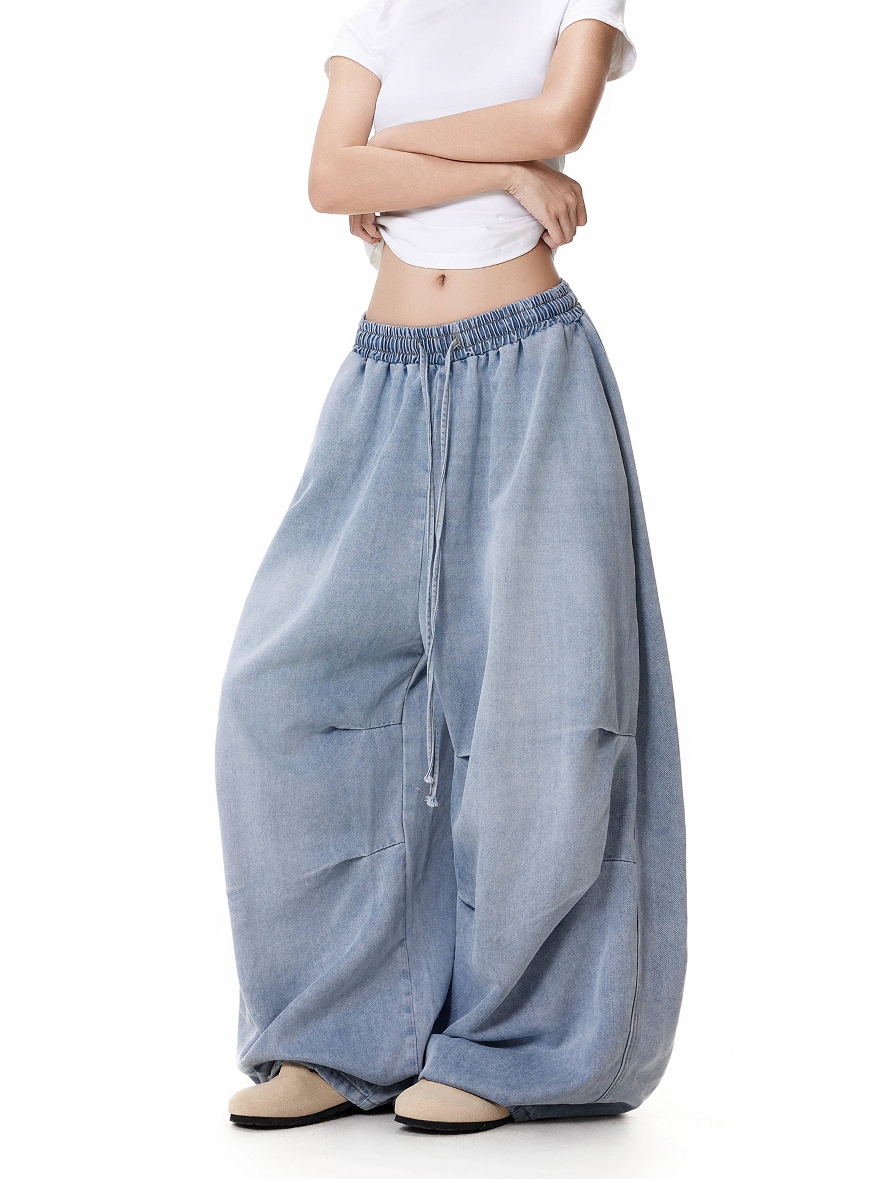 Wrinkled drawstring wide-leg jeans front view