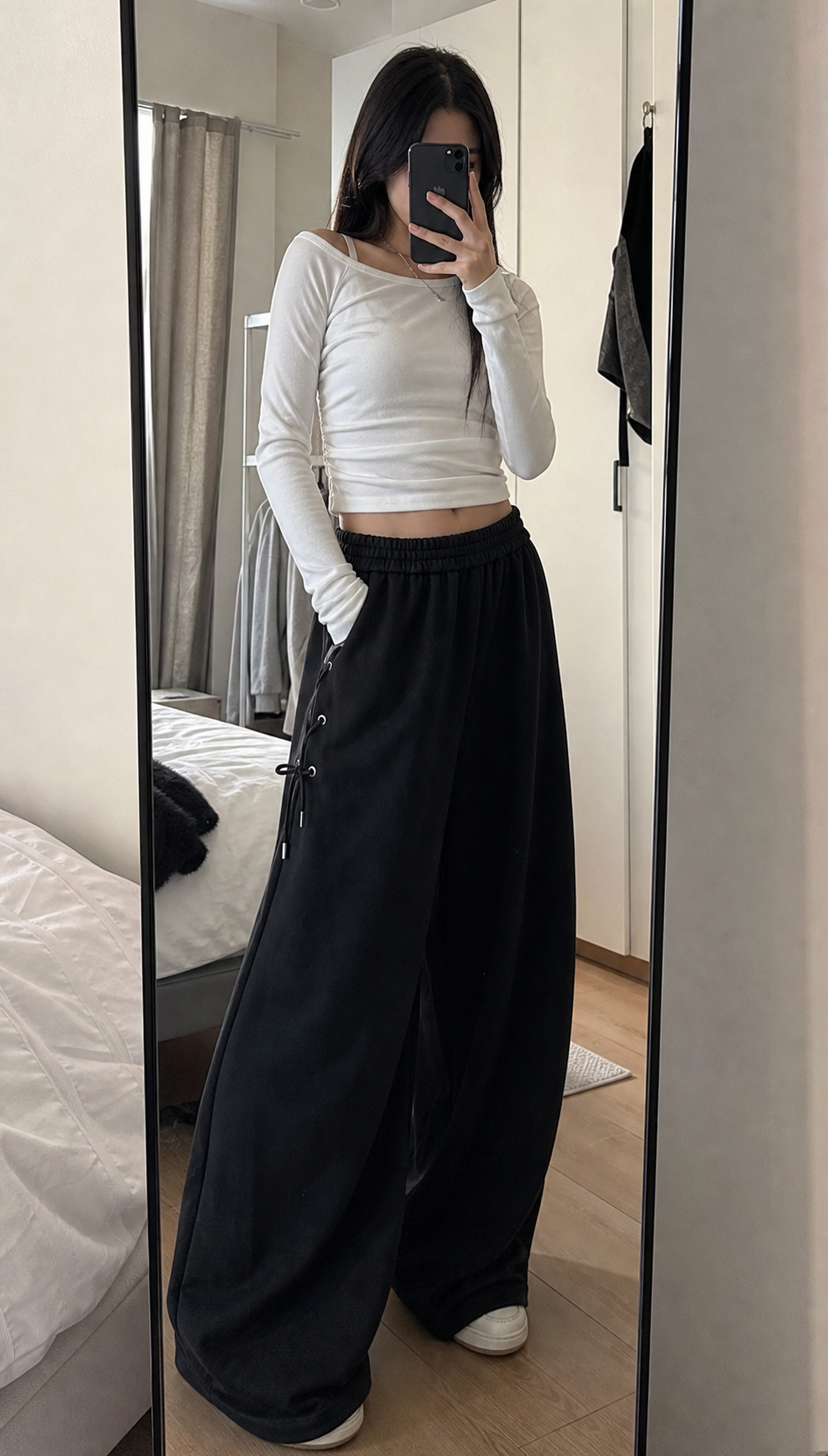 Side-Lace Drift Wide Sweatpants showcase 2