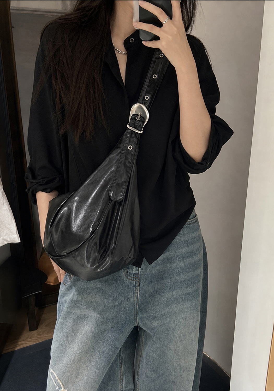 Onyx Buckle Crescent Sling showcase 2