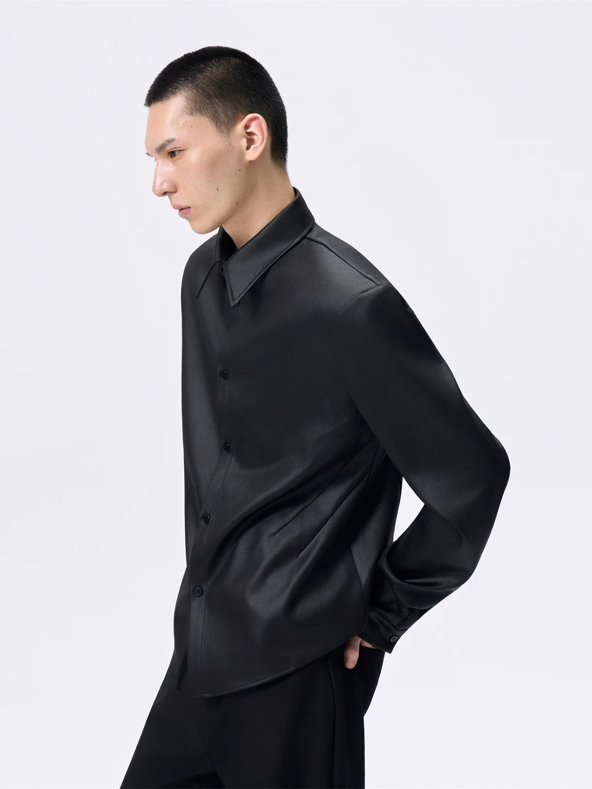 Detachable Shoulder-Pad Glossy Cropped Shirt Black upper-body front view
